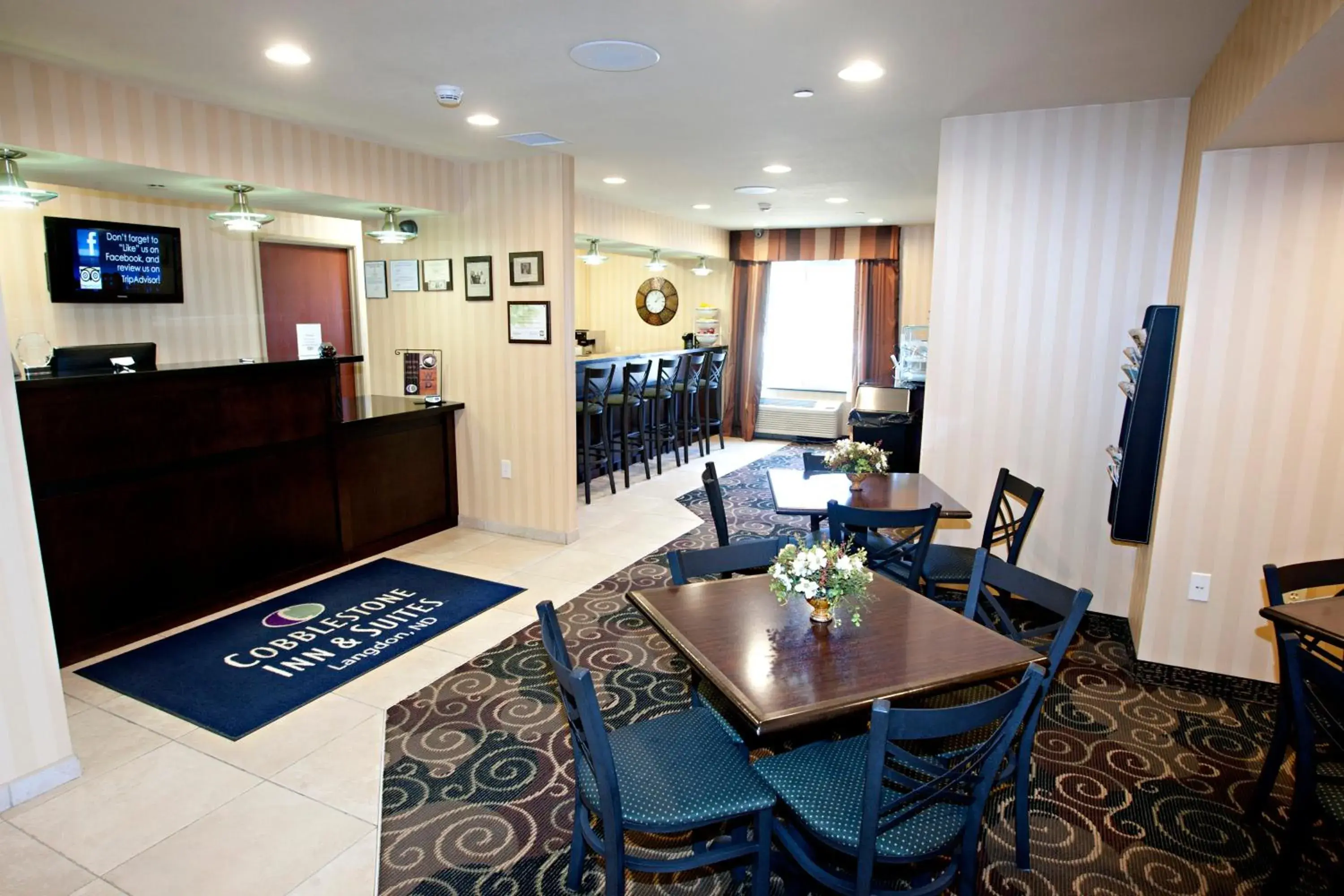 Lobby or reception in Cobblestone Inn & Suites - Langdon Lobby or reception in Cobblestone Inn & Suites - Langdon