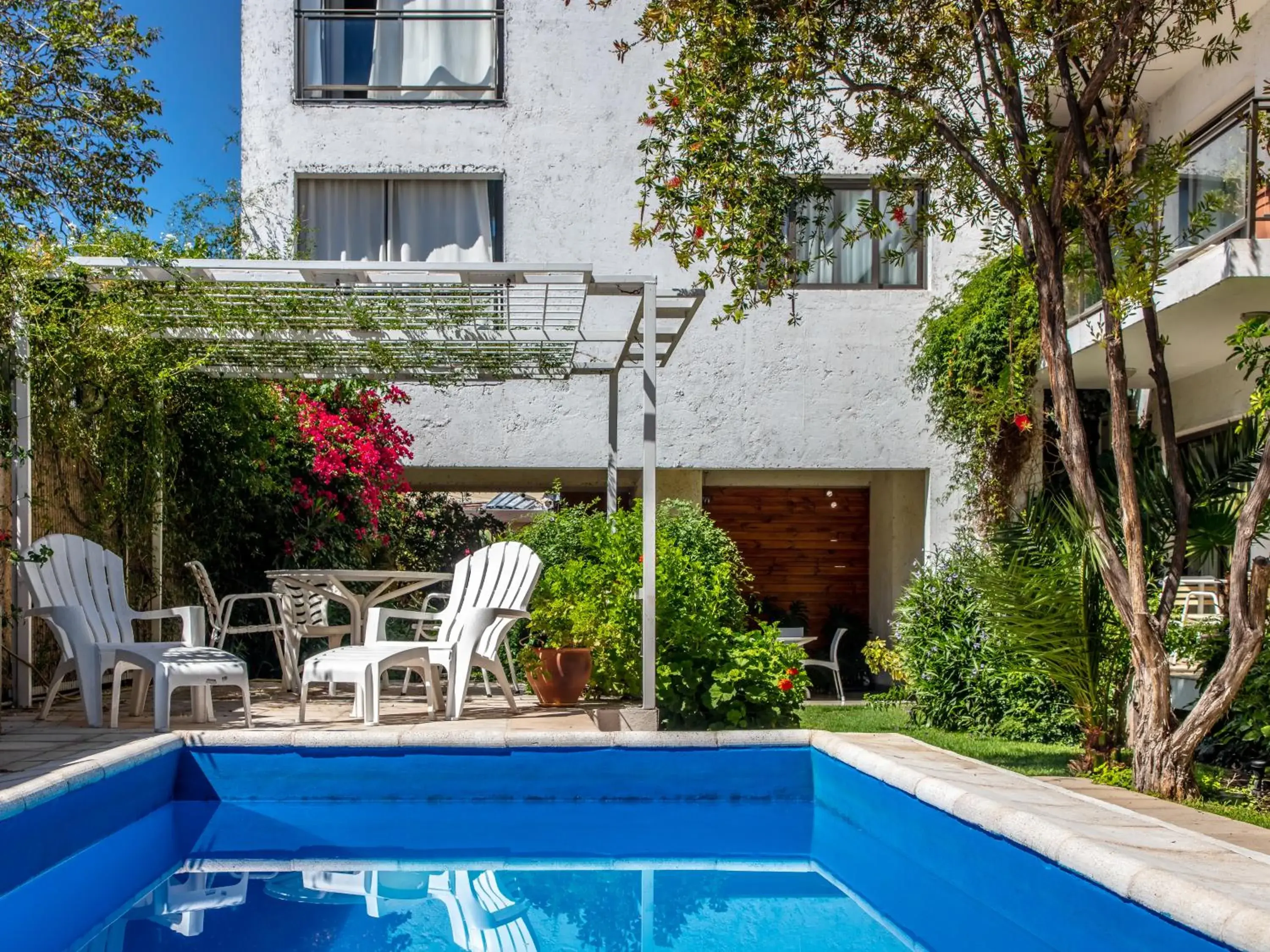 Property building in Paradise Departamentos Property building in Paradise Departamentos