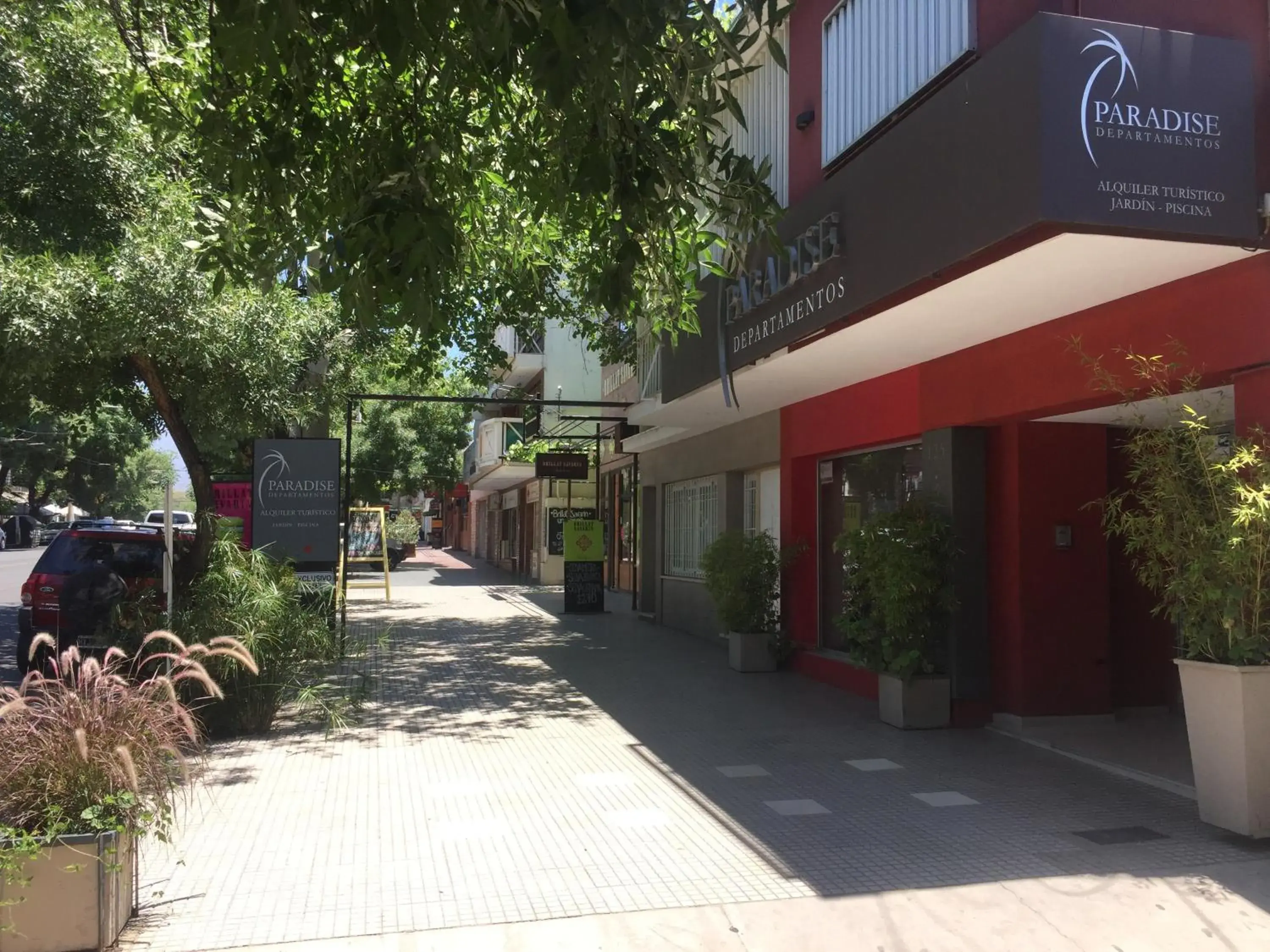 Property building in Paradise Departamentos Property building in Paradise Departamentos