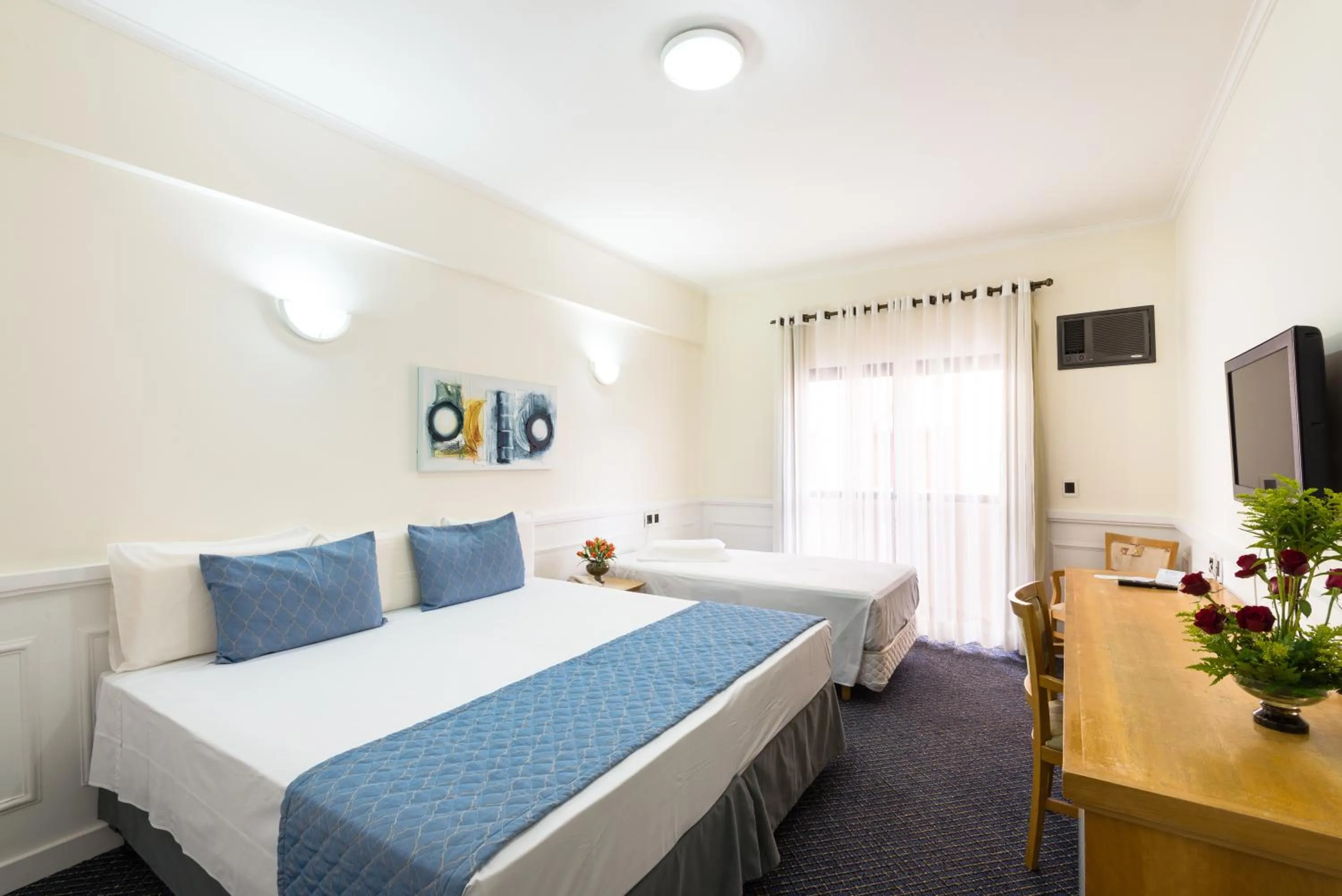 Day, Bed in Hotel Guarany