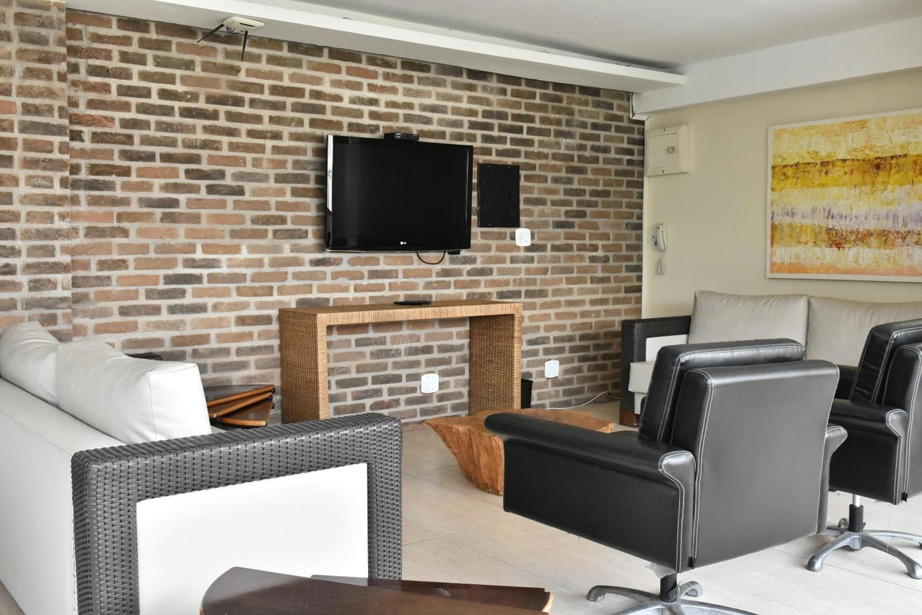 Communal lounge/ TV room in Cordilheira Hotel