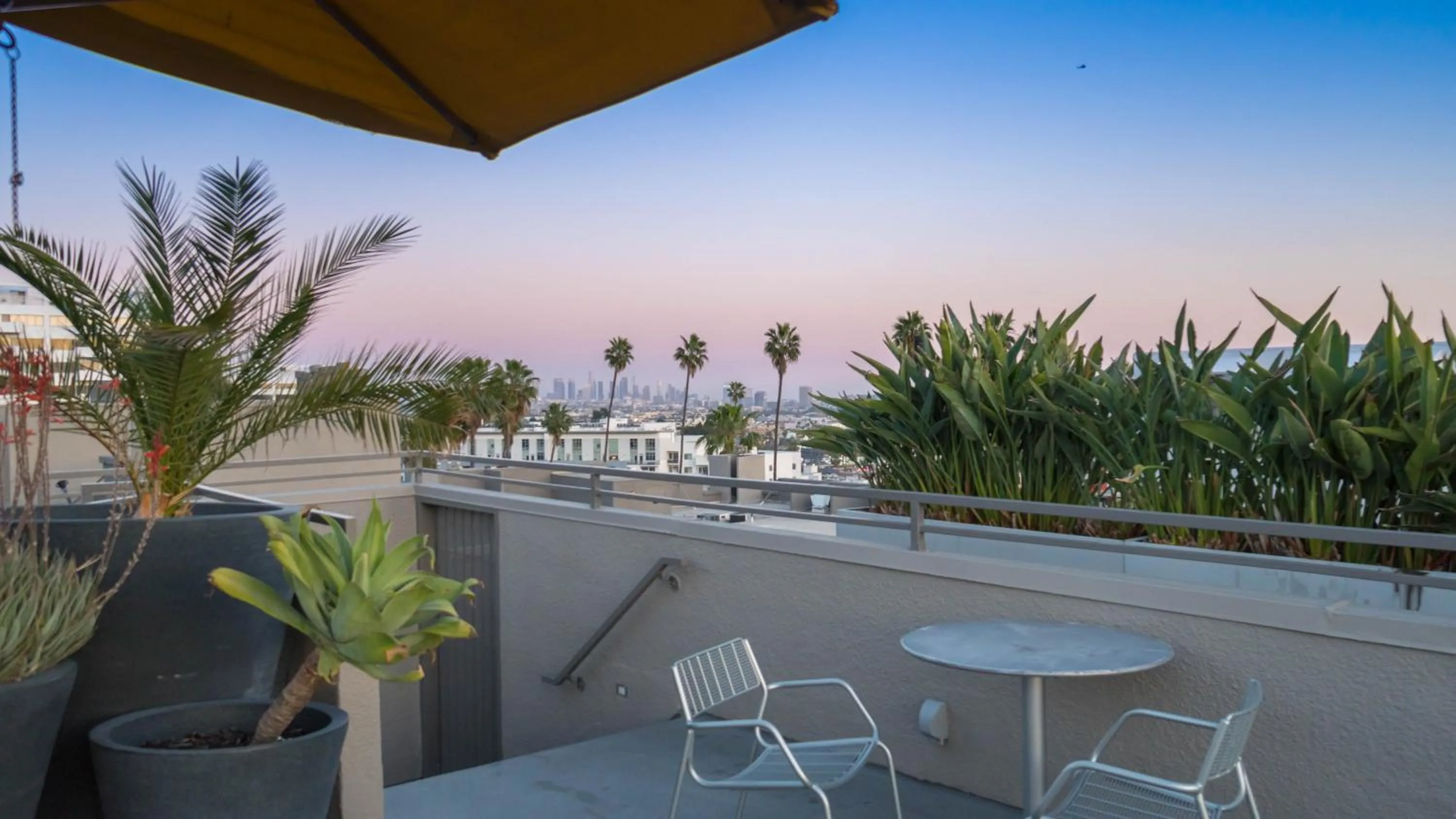 Sunset in Integrity - Real Hollywood Experience