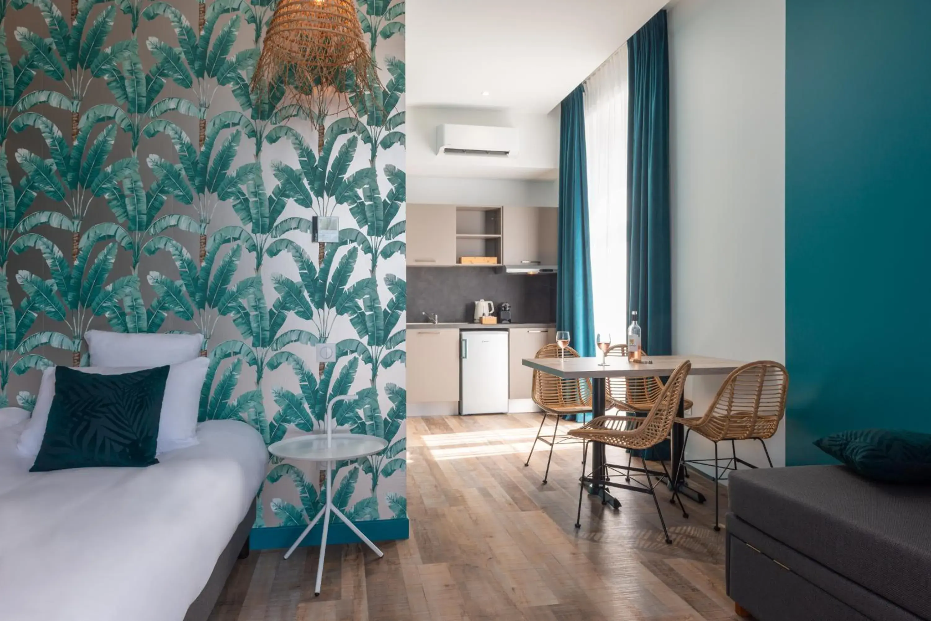 Family Suite with Balcony in Château de Tauzies, The Originals Relais Family Suite with Balcony in Château de Tauzies, The Originals Relais