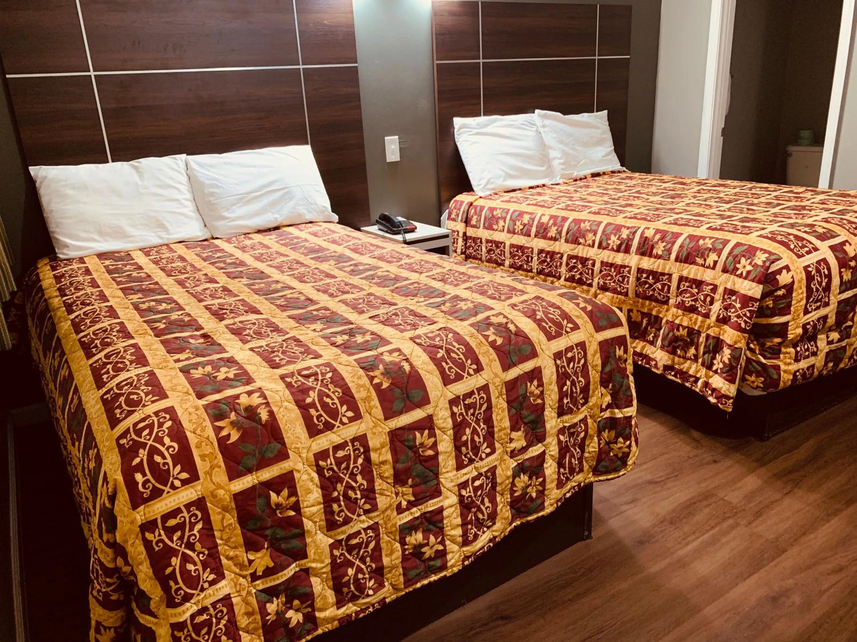 Bed in Red Carpet Inn - Norristown