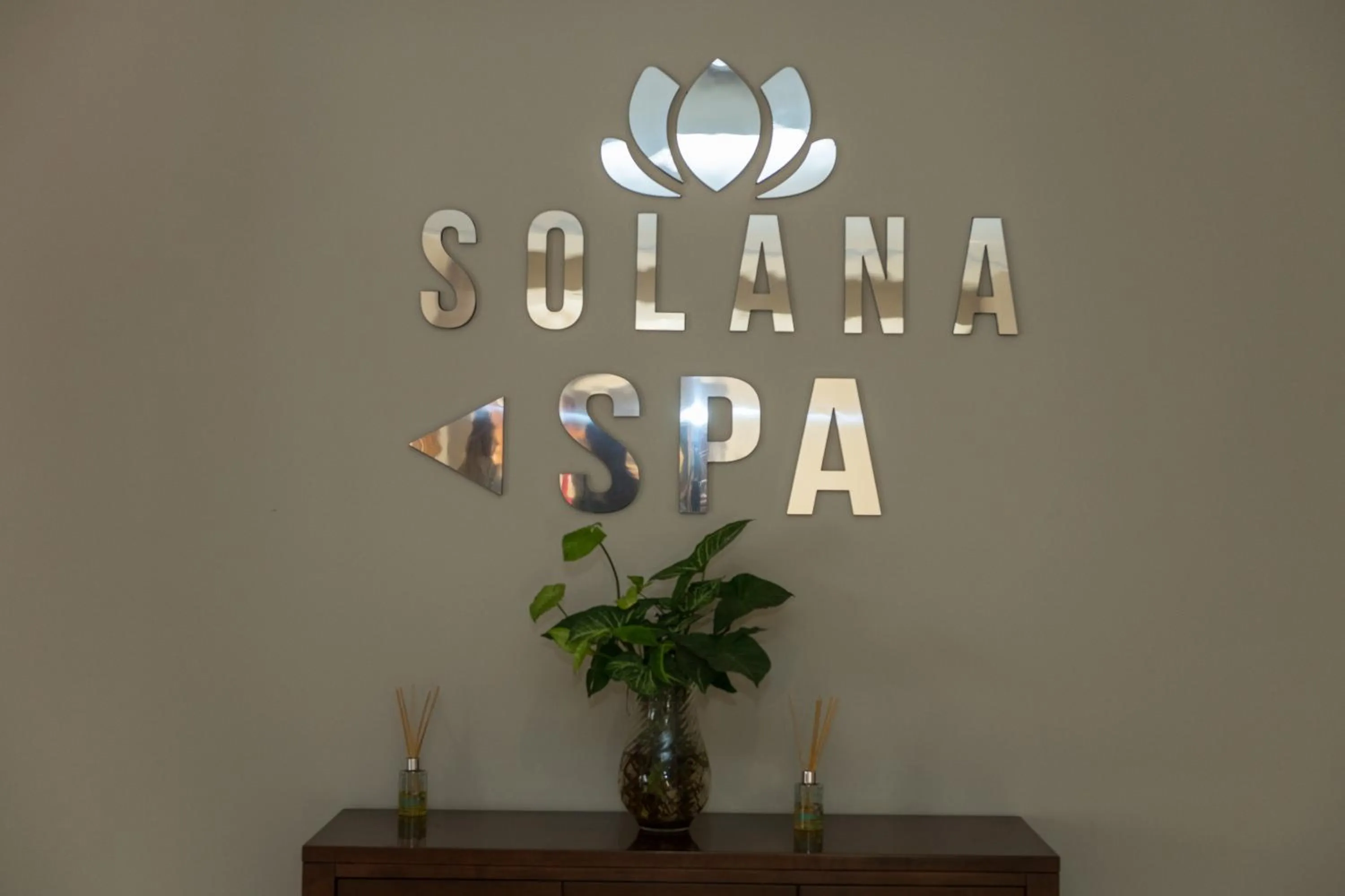 Property logo or sign in Howard Johnson Resort & Spa Escobar