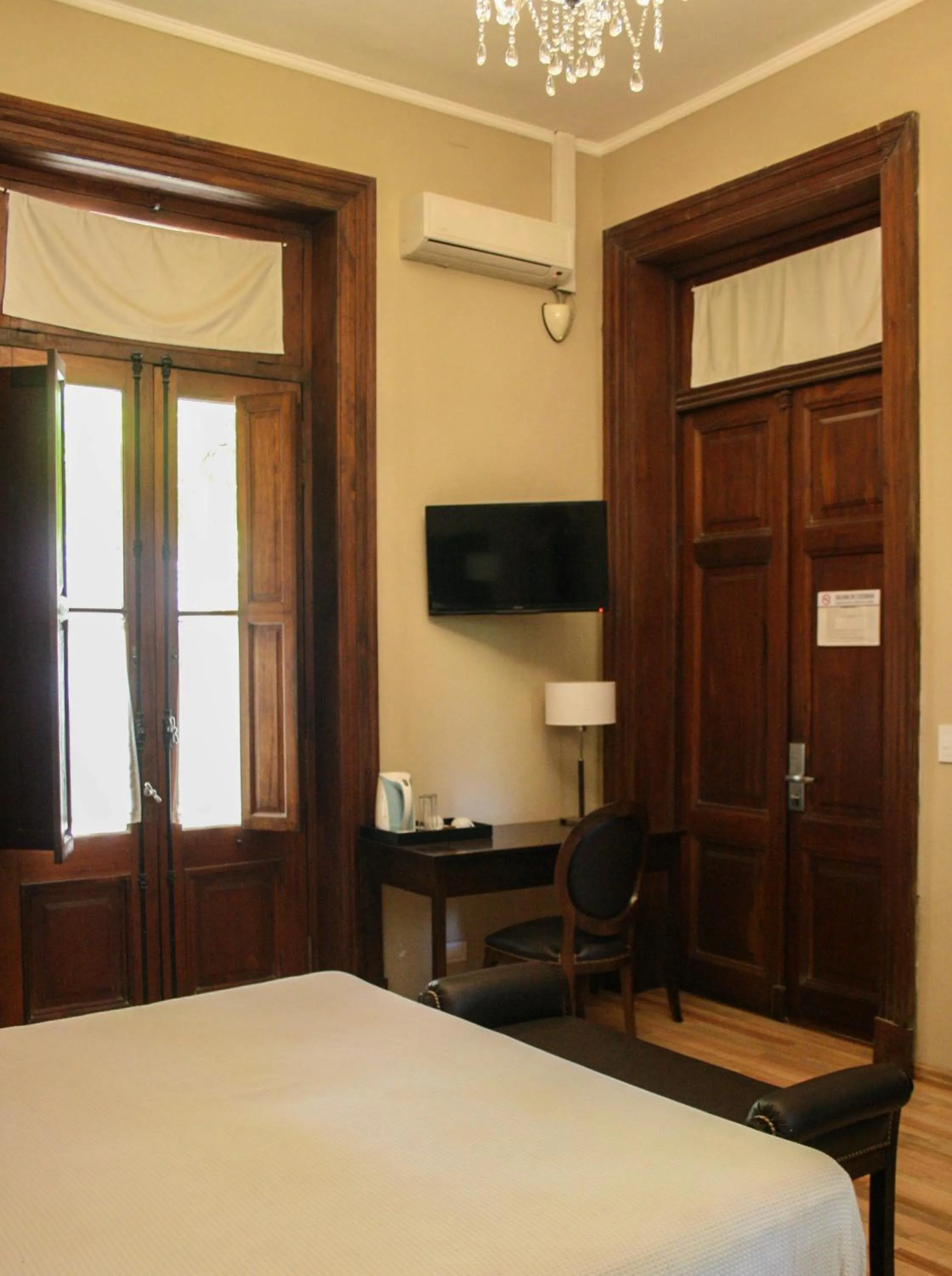 Photo of the whole room, Bed in Howard Johnson Resort & Spa Escobar