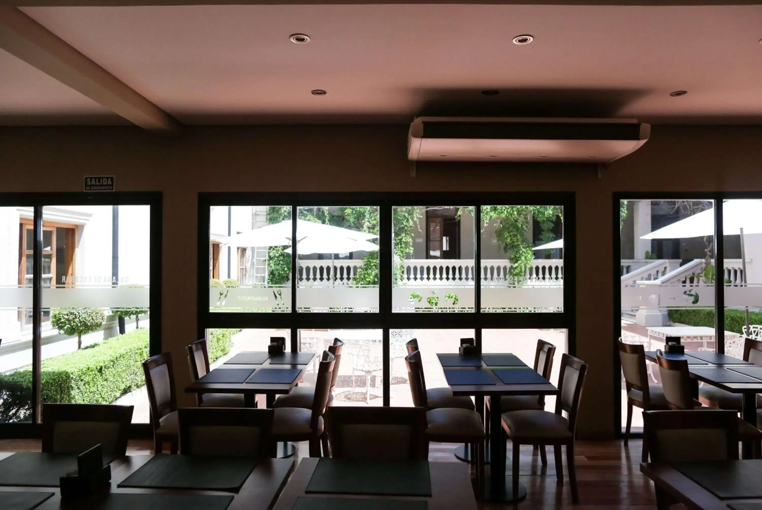 Restaurant/places to eat in Howard Johnson Resort & Spa Escobar Restaurant/places to eat in Howard Johnson Resort & Spa Escobar