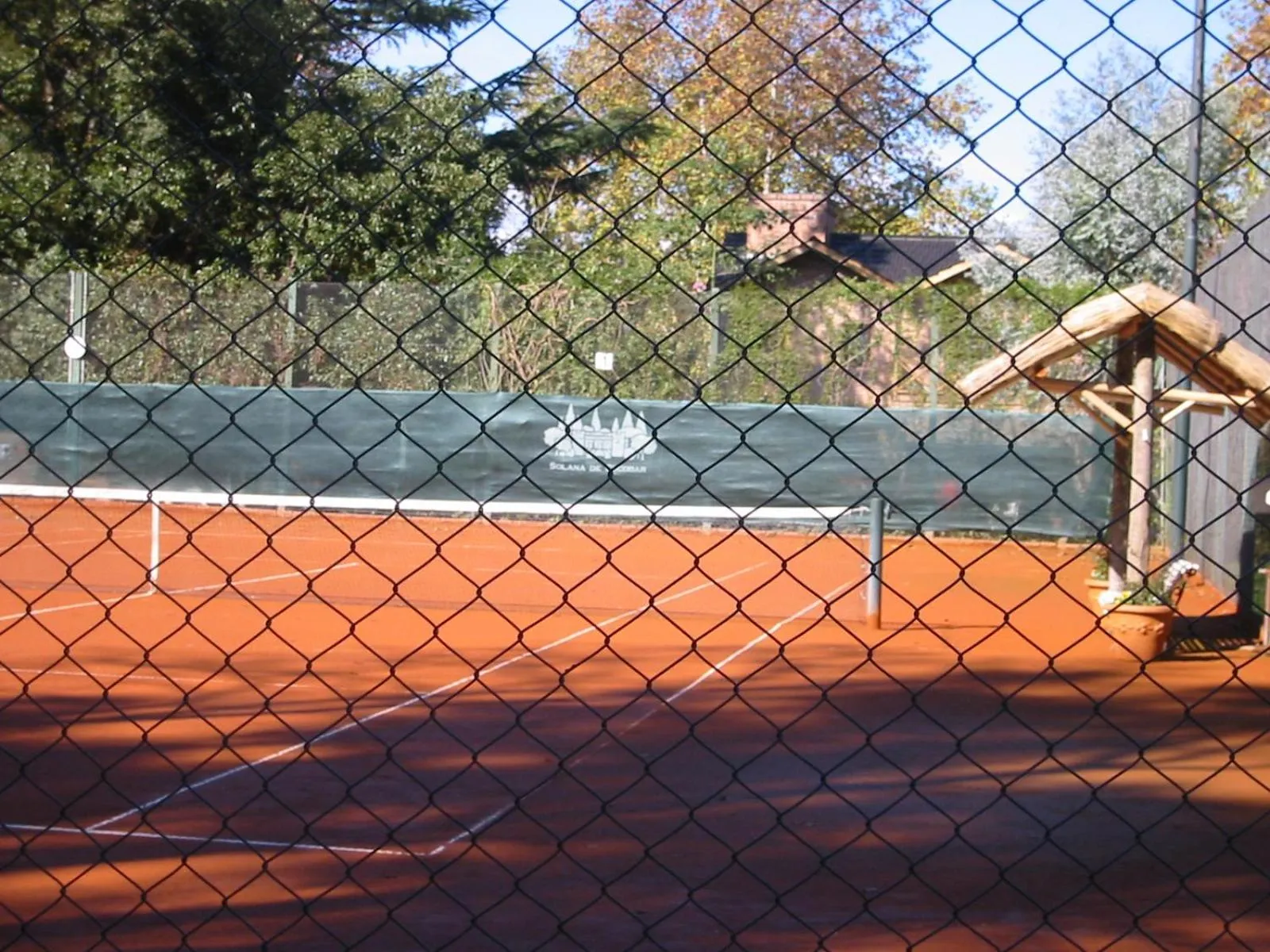 Tennis court in Howard Johnson Resort & Spa Escobar