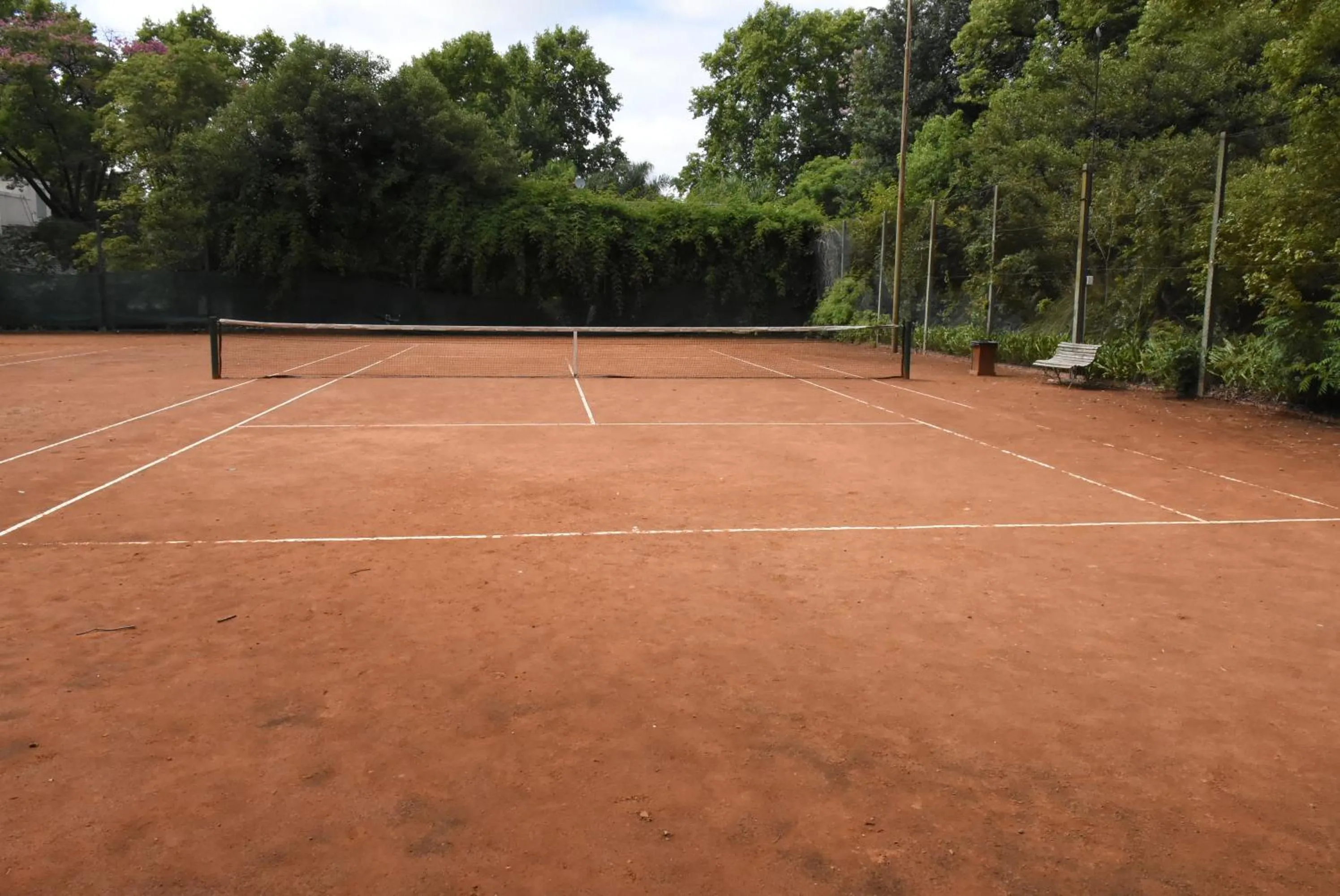 Tennis court in Howard Johnson Resort & Spa Escobar