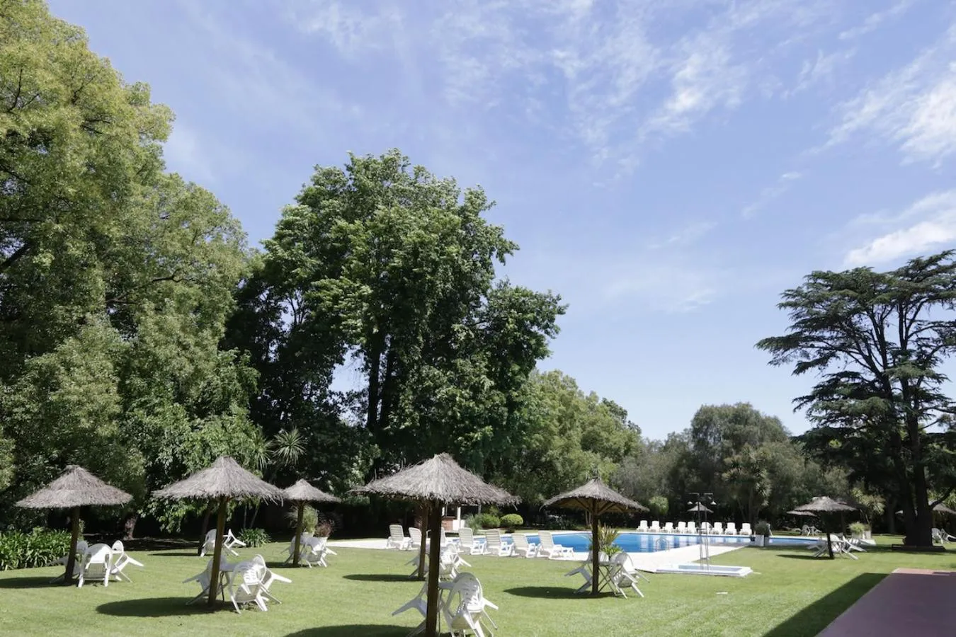 Swimming pool in Howard Johnson Resort & Spa Escobar