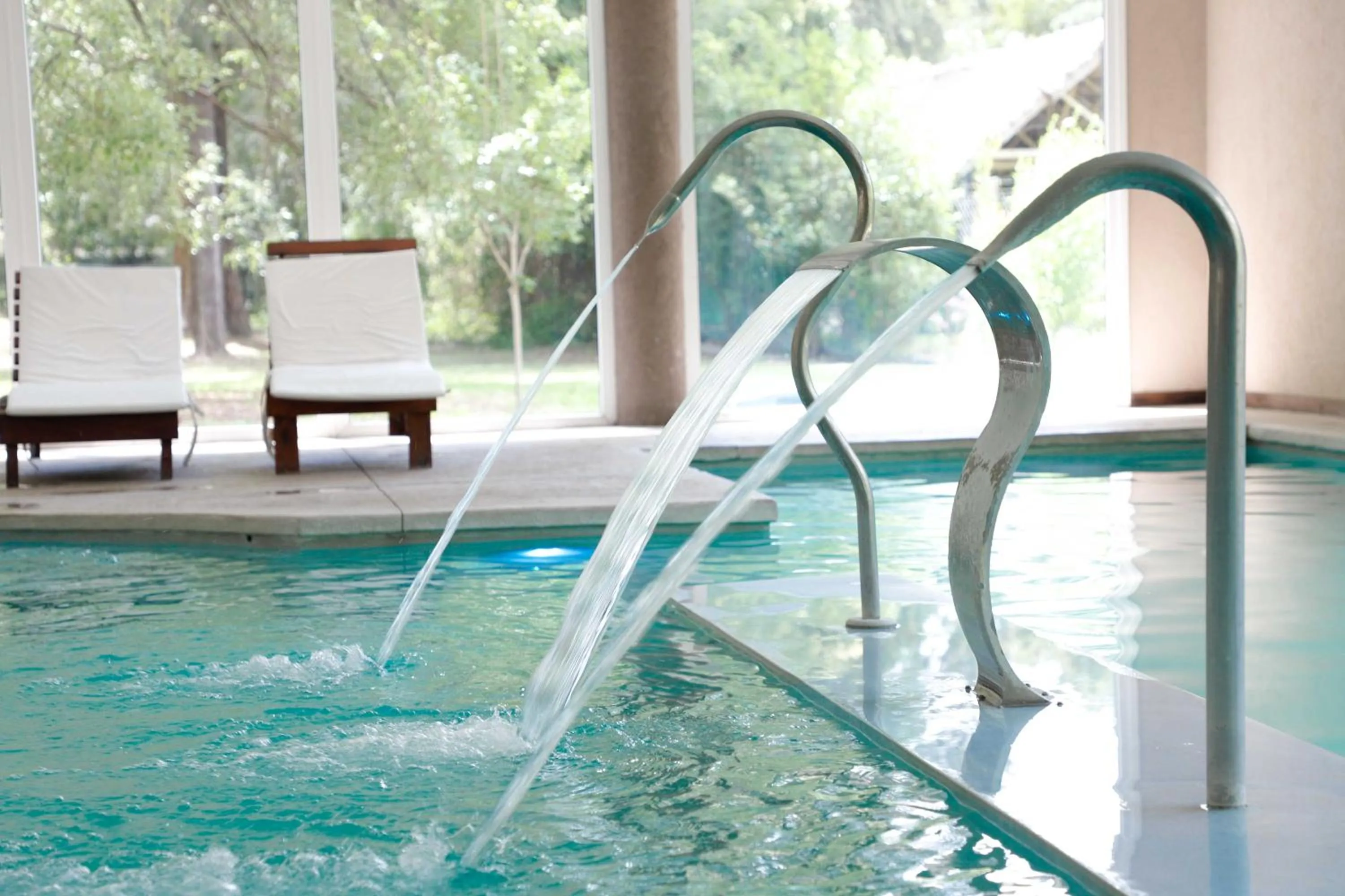 Swimming pool in Howard Johnson Resort & Spa Escobar