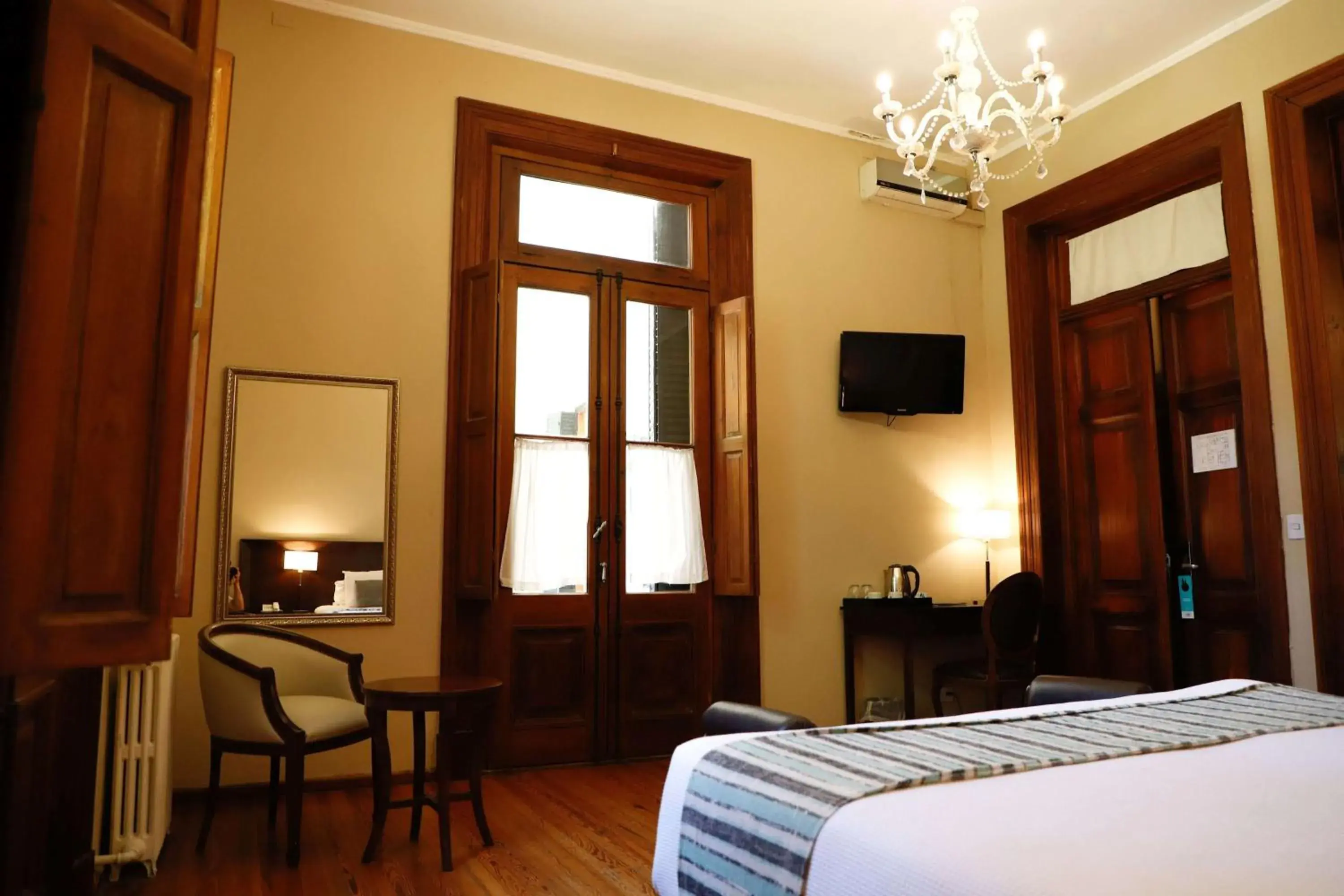 Photo of the whole room, Bed in Howard Johnson Resort & Spa Escobar Photo of the whole room, Bed in Howard Johnson Resort & Spa Escobar