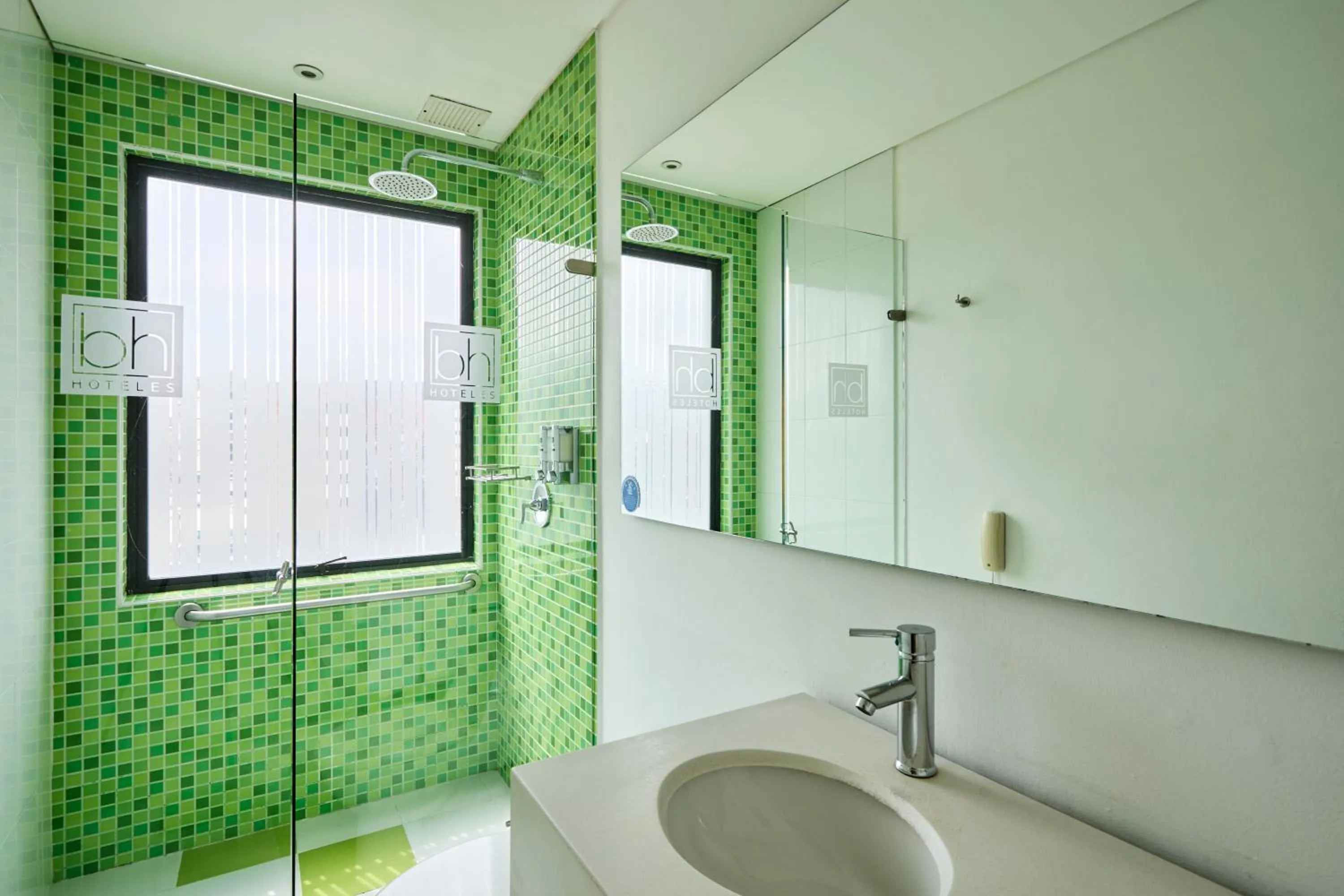 Bathroom in Hotel bh Parque 93