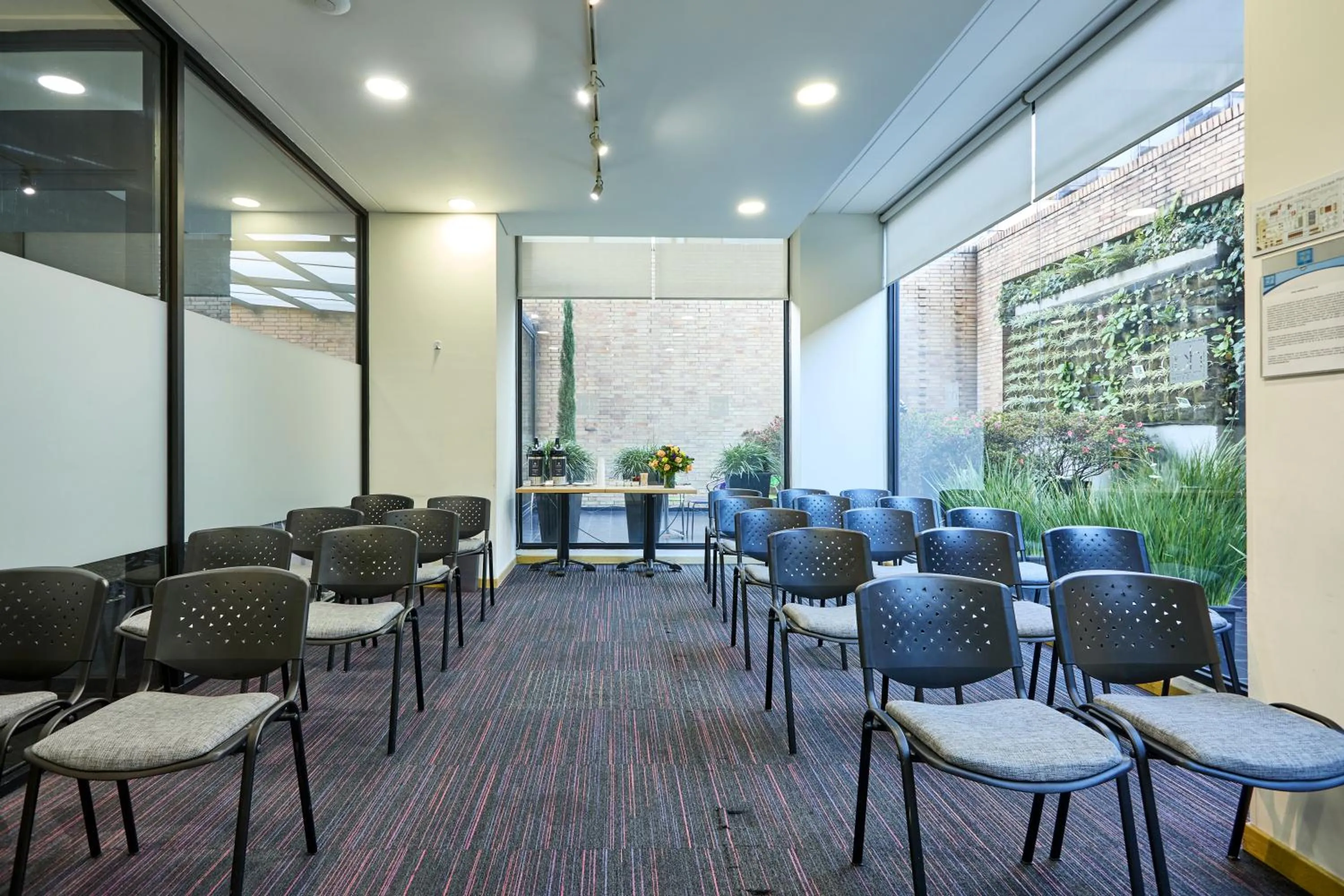 Meeting/conference room in Hotel bh Parque 93