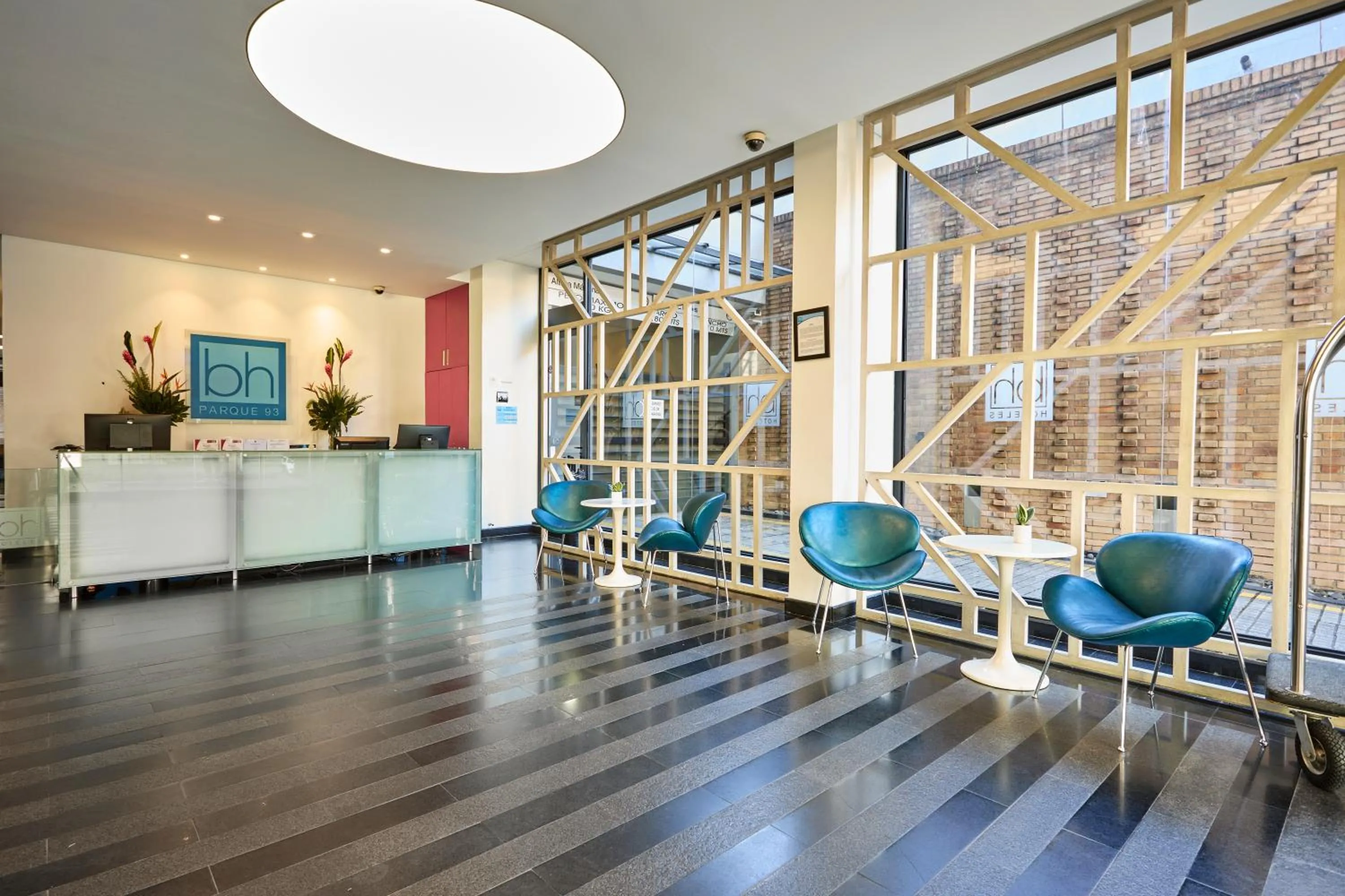 Lobby or reception in Hotel bh Parque 93