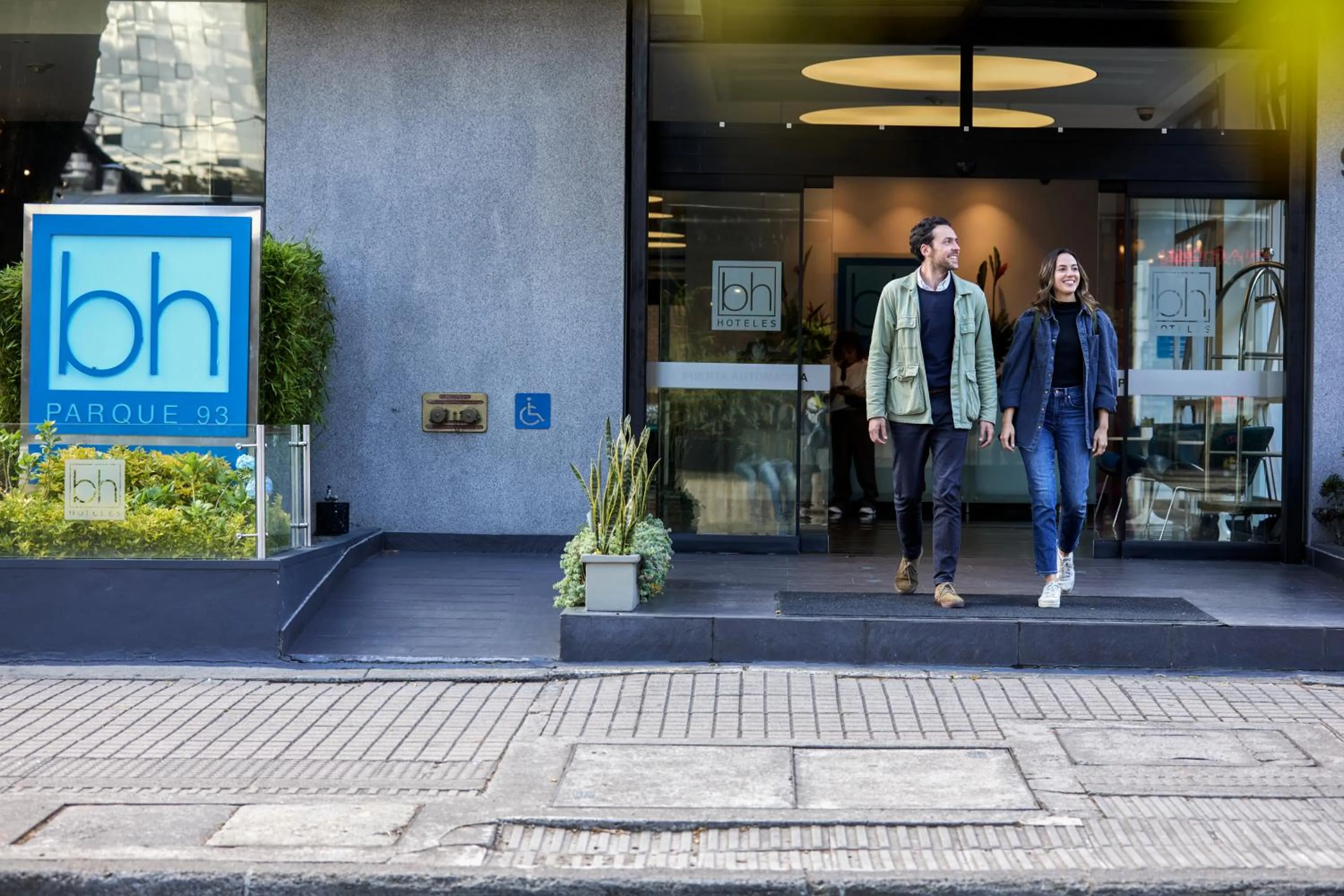 Facade/entrance in Hotel bh Parque 93