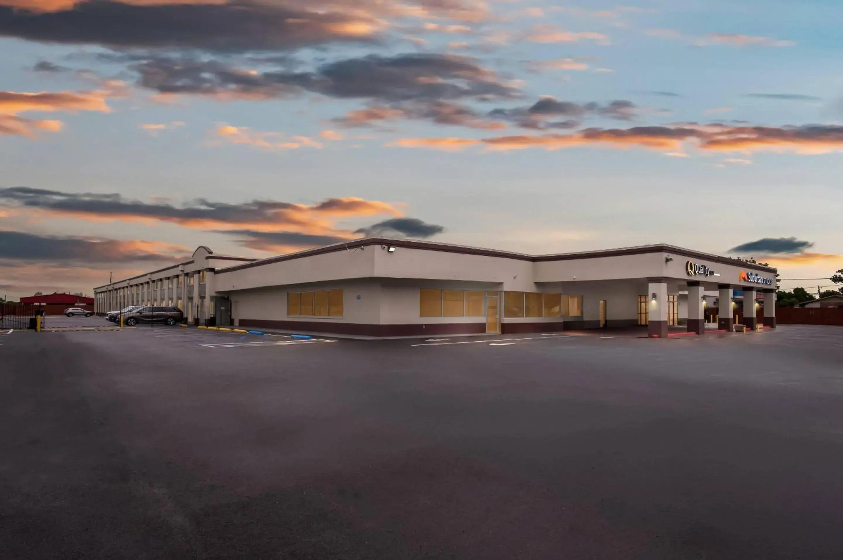 Property building in Suburban Studios Harvey - New Orleans Property building in Suburban Studios Harvey - New Orleans