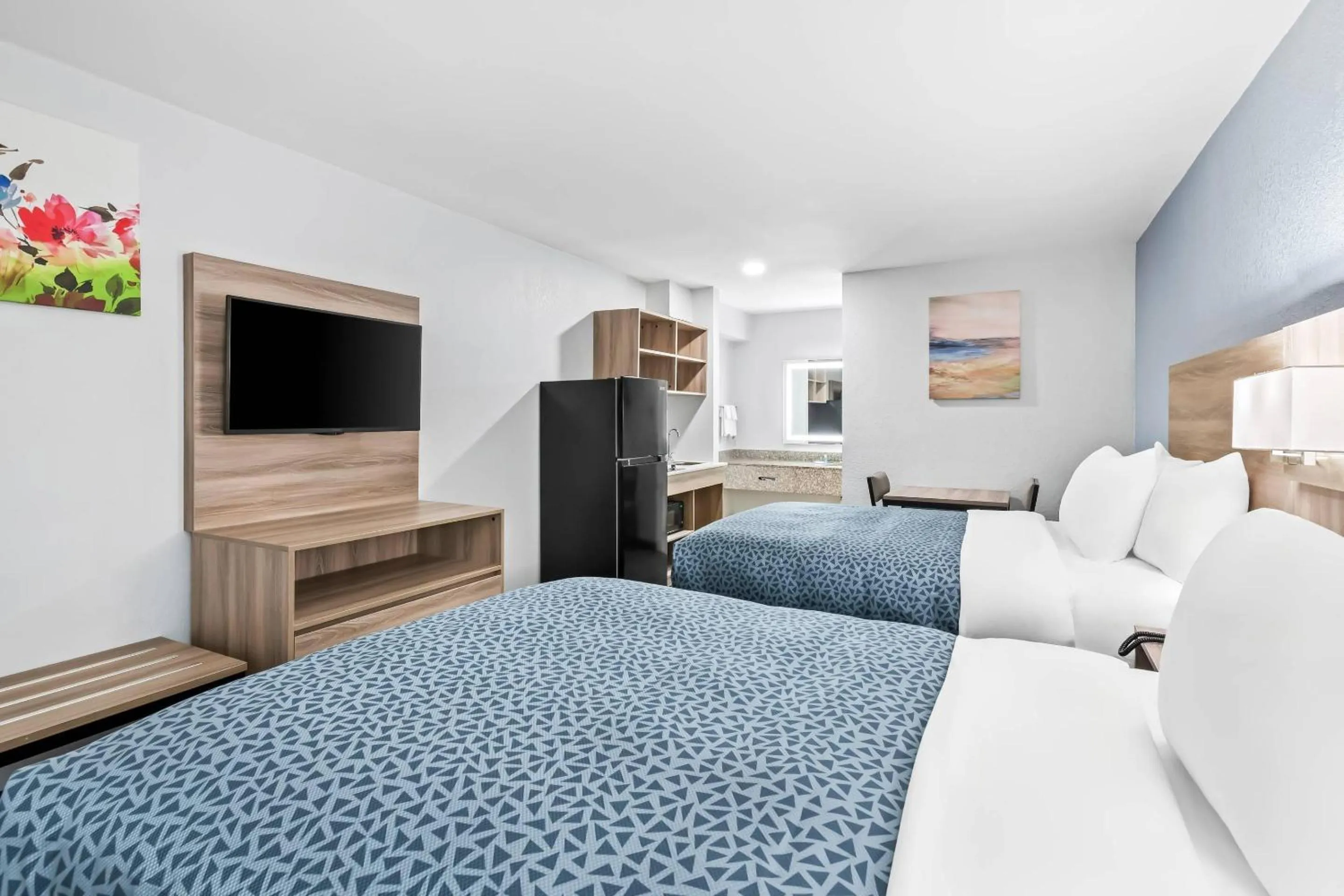 Bedroom, Bed in Suburban Studios Harvey - New Orleans