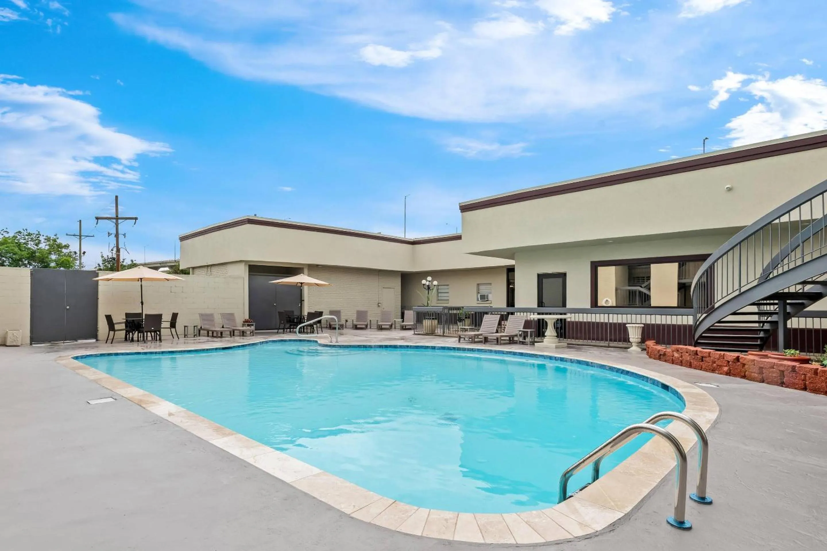 Swimming pool in Suburban Studios Harvey - New Orleans