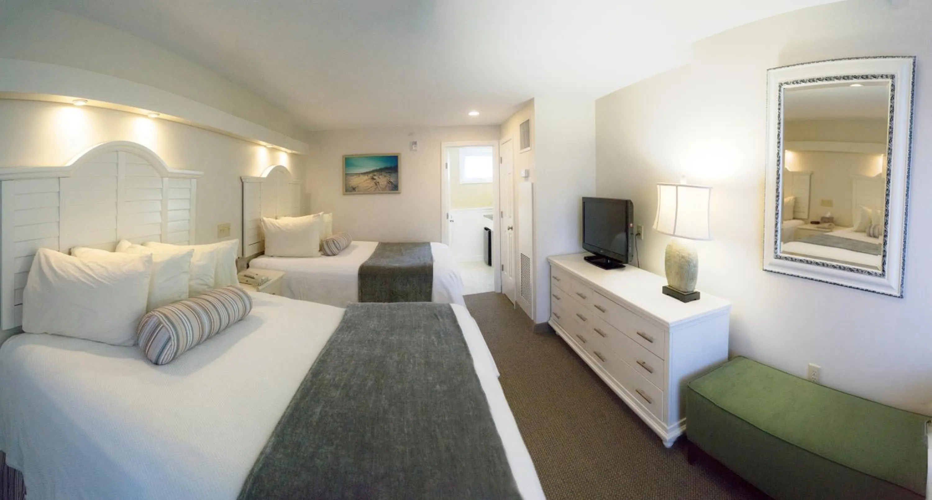 Bed in Anchorage by the Sea