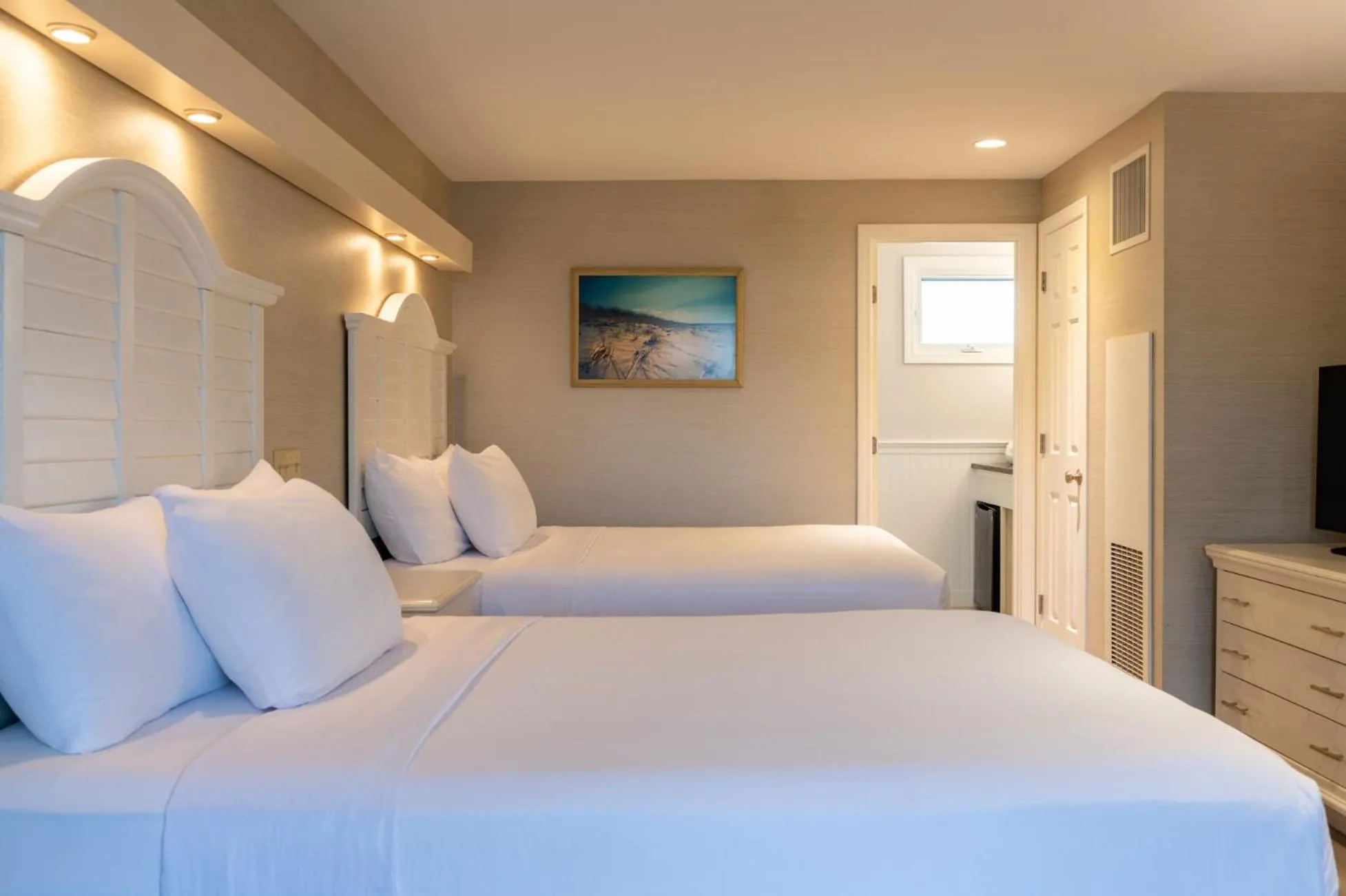 Bed in Anchorage by the Sea