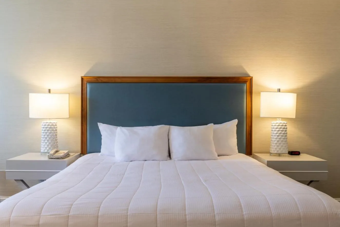 Bed in Anchorage by the Sea