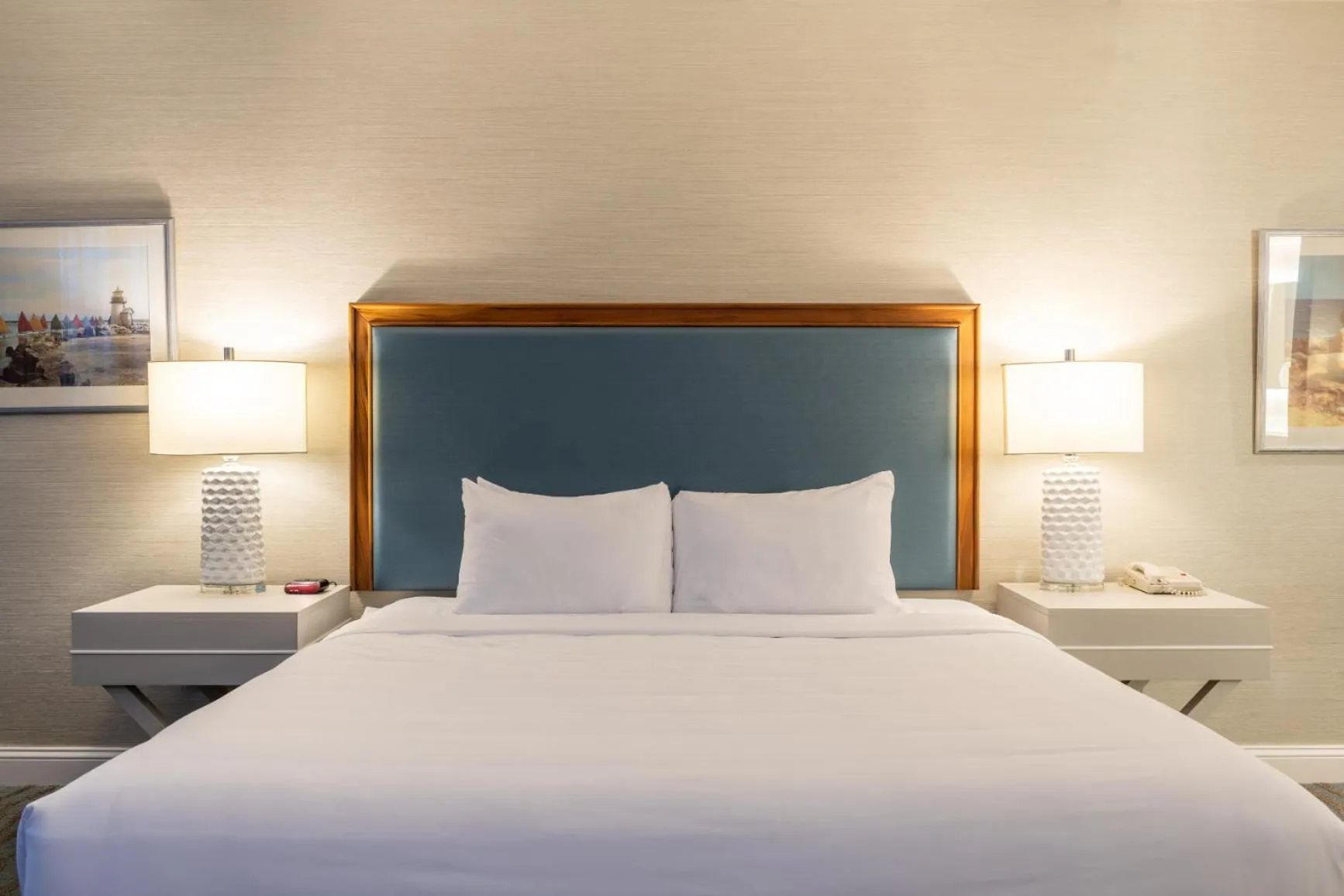 Bed in Anchorage by the Sea