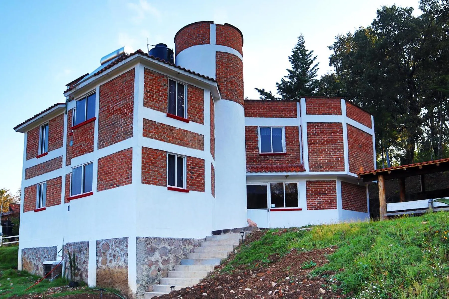 Property building in Senda Monarca