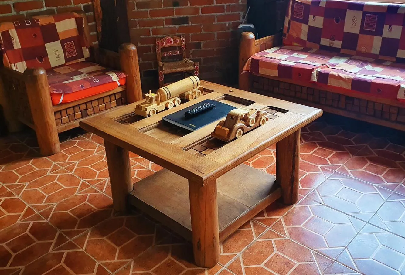 Communal lounge/ TV room in Senda Monarca