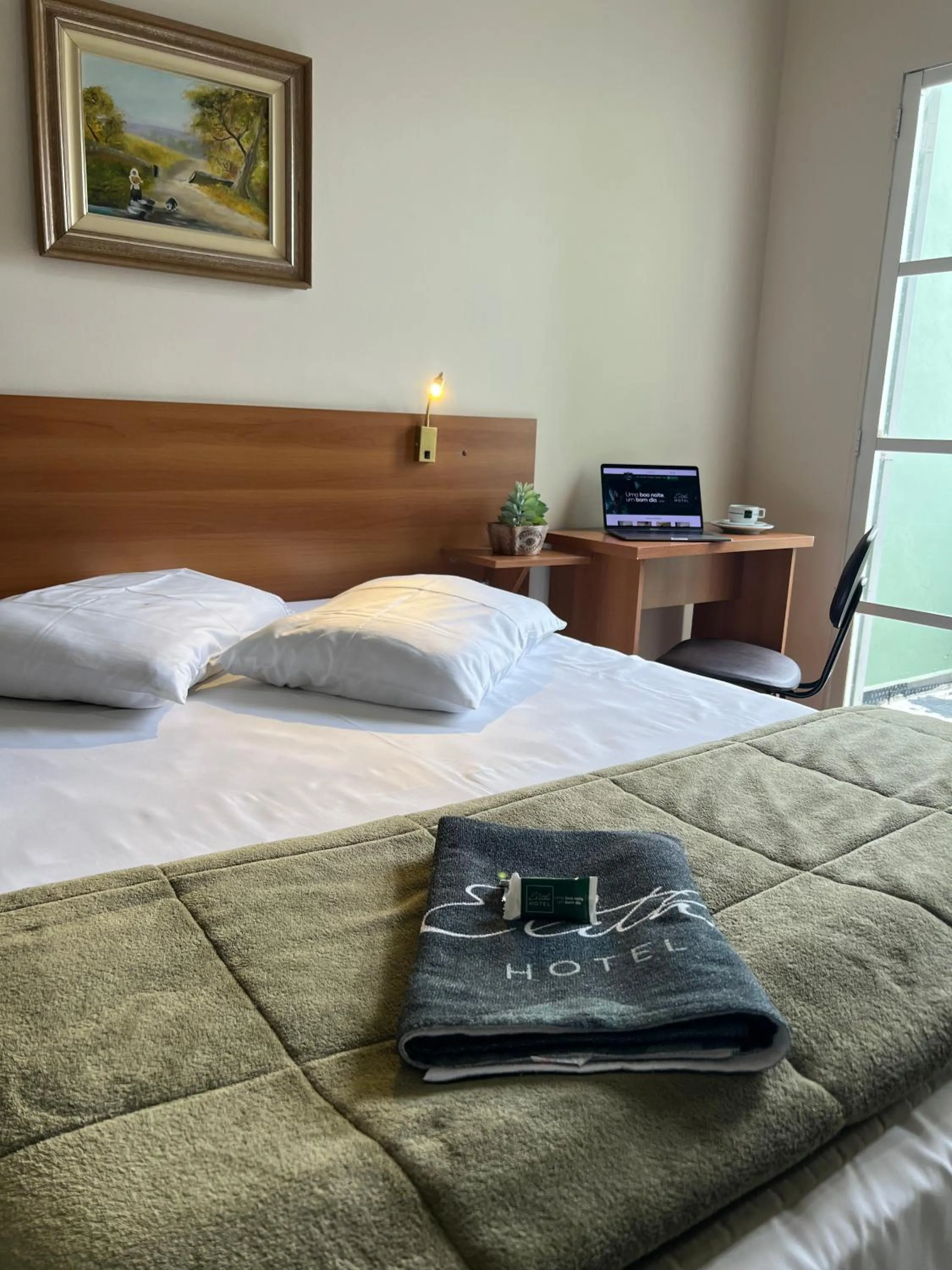 Bedroom, Bed in Hotel Elithi - O melhor custo benefício