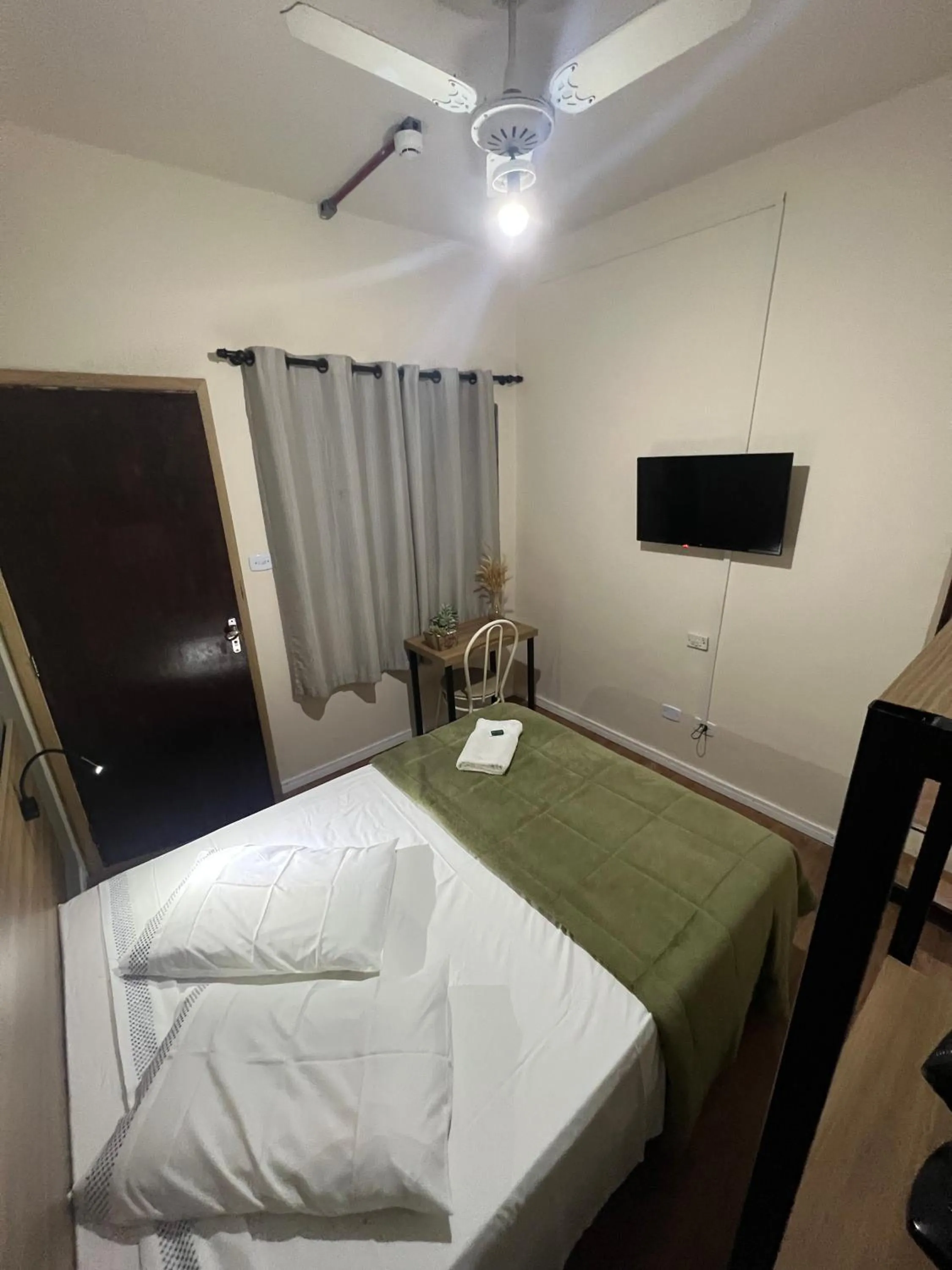 Bedroom, Bed in Hotel Elithi - O melhor custo benefício