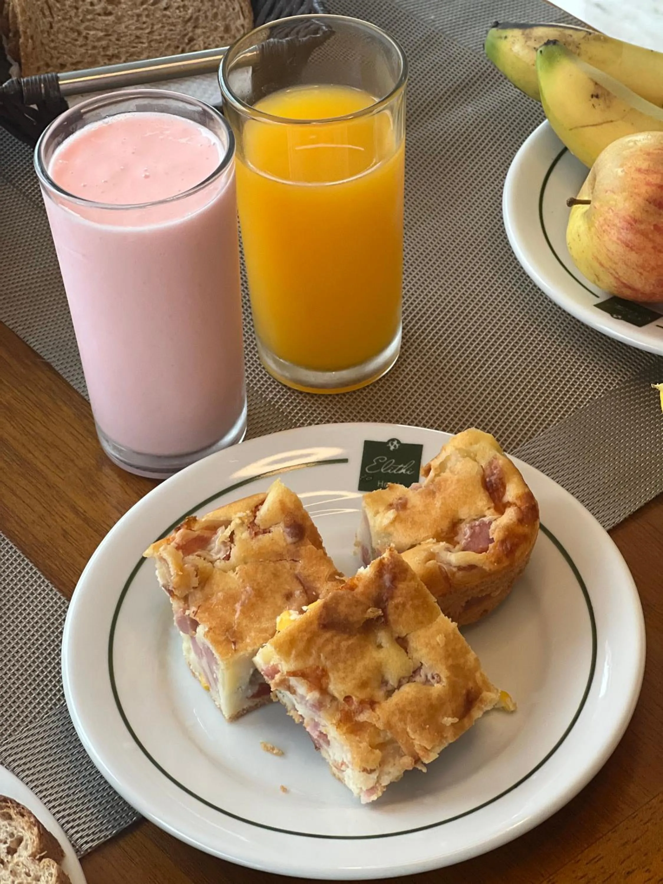 Breakfast in Hotel Elithi - O melhor custo benefício