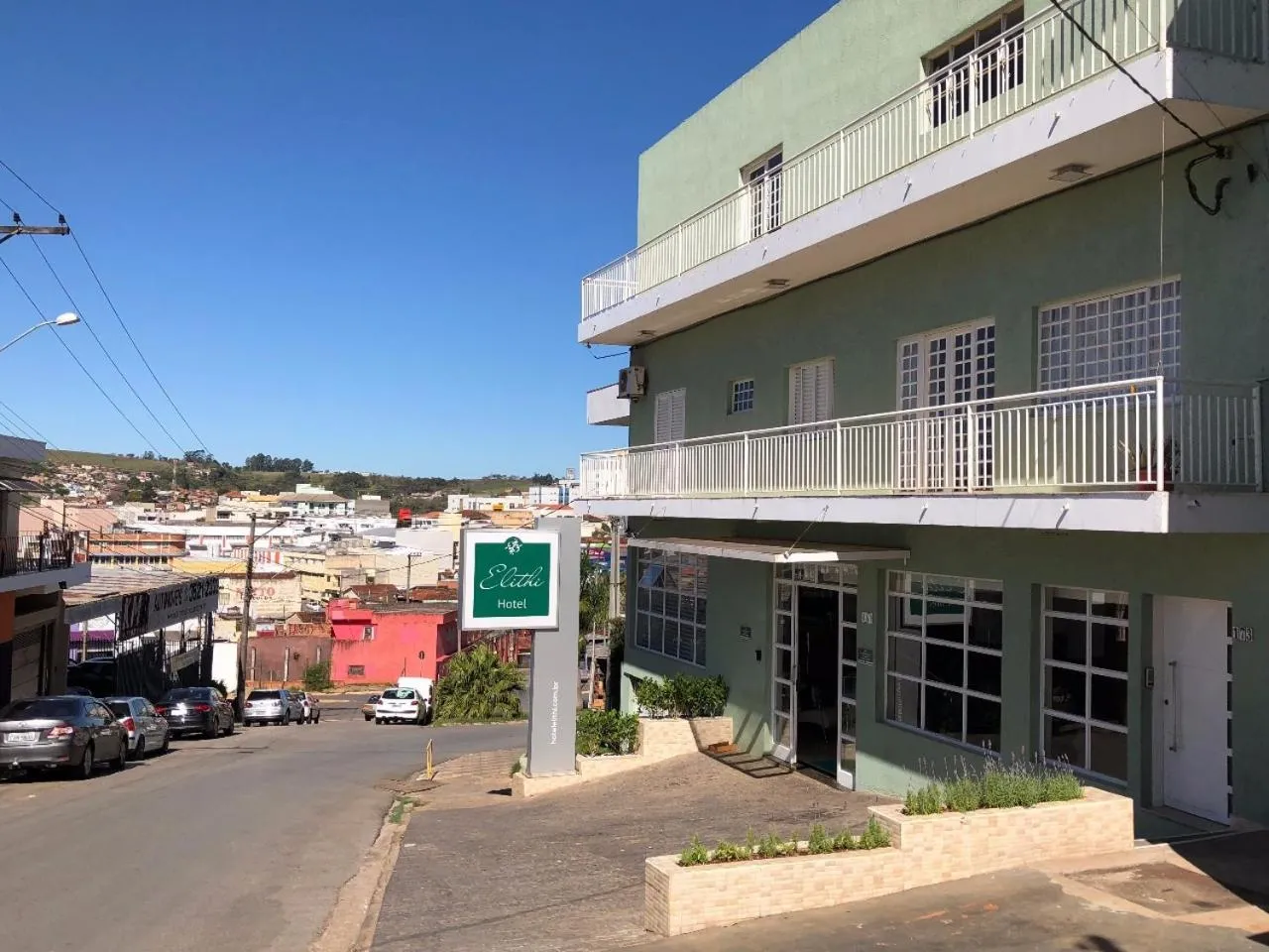 Facade/entrance in Hotel Elithi - O melhor custo benefício