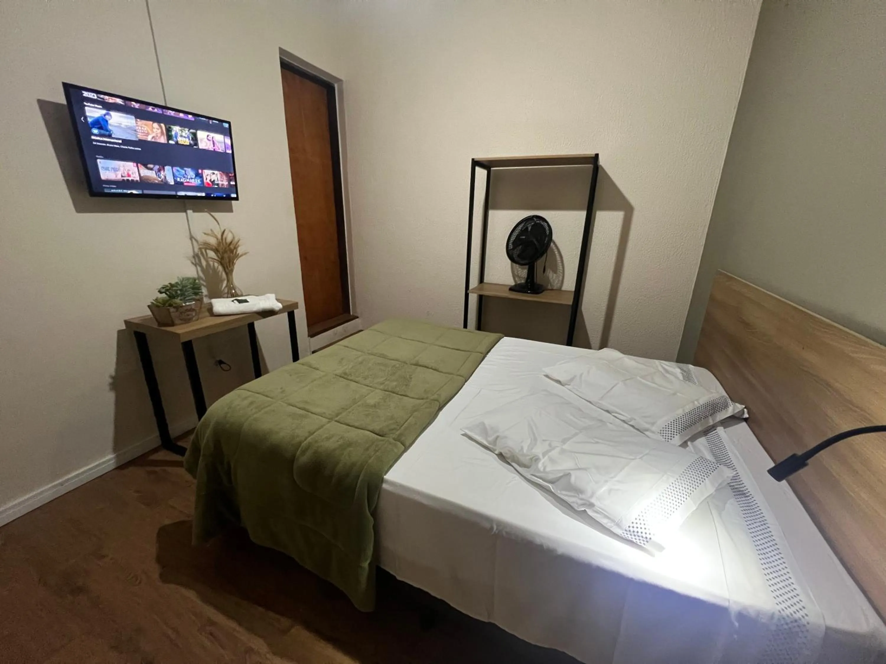 Bedroom, Bed in Hotel Elithi - O melhor custo benefício