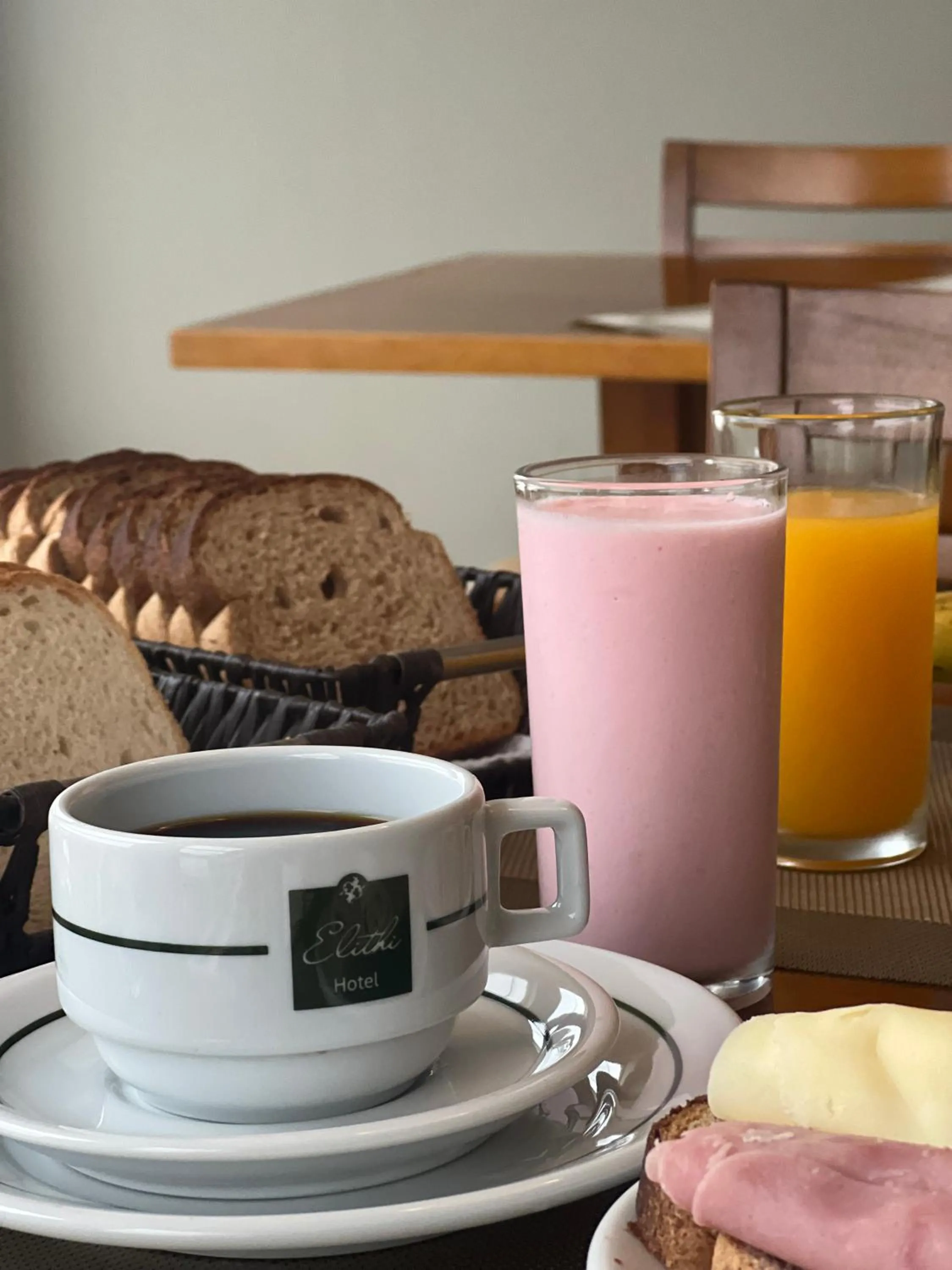 Breakfast in Hotel Elithi - O melhor custo benefício