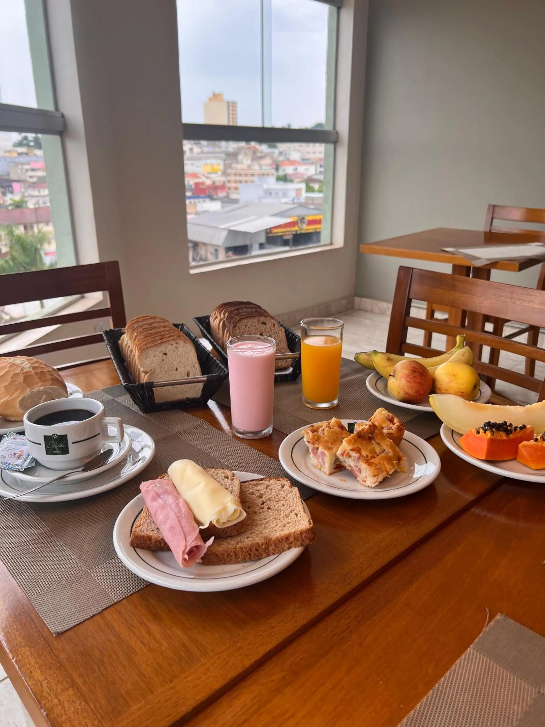 Breakfast in Hotel Elithi - O melhor custo benefício