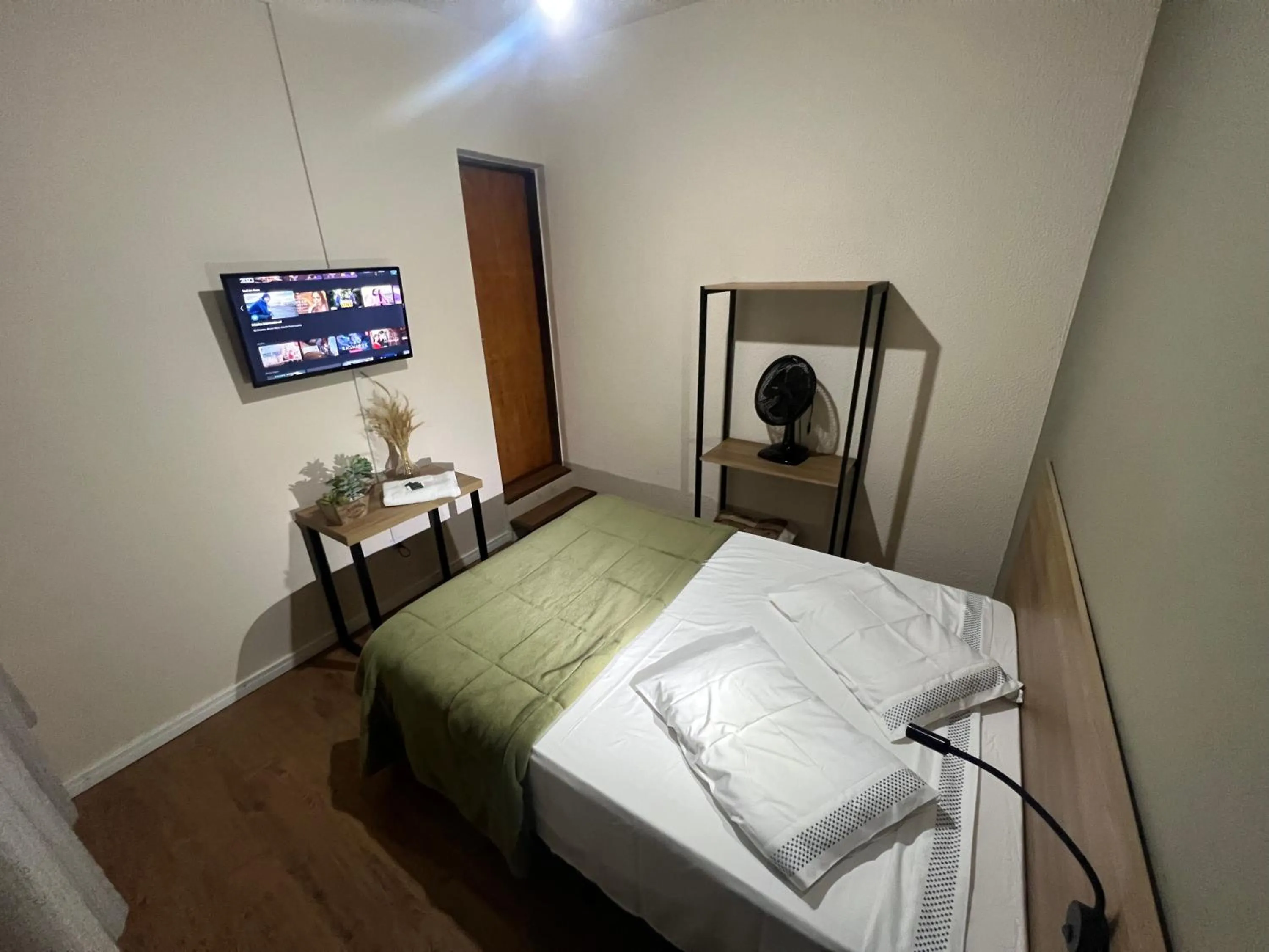 TV and multimedia, Bed in Hotel Elithi - O melhor custo benefício