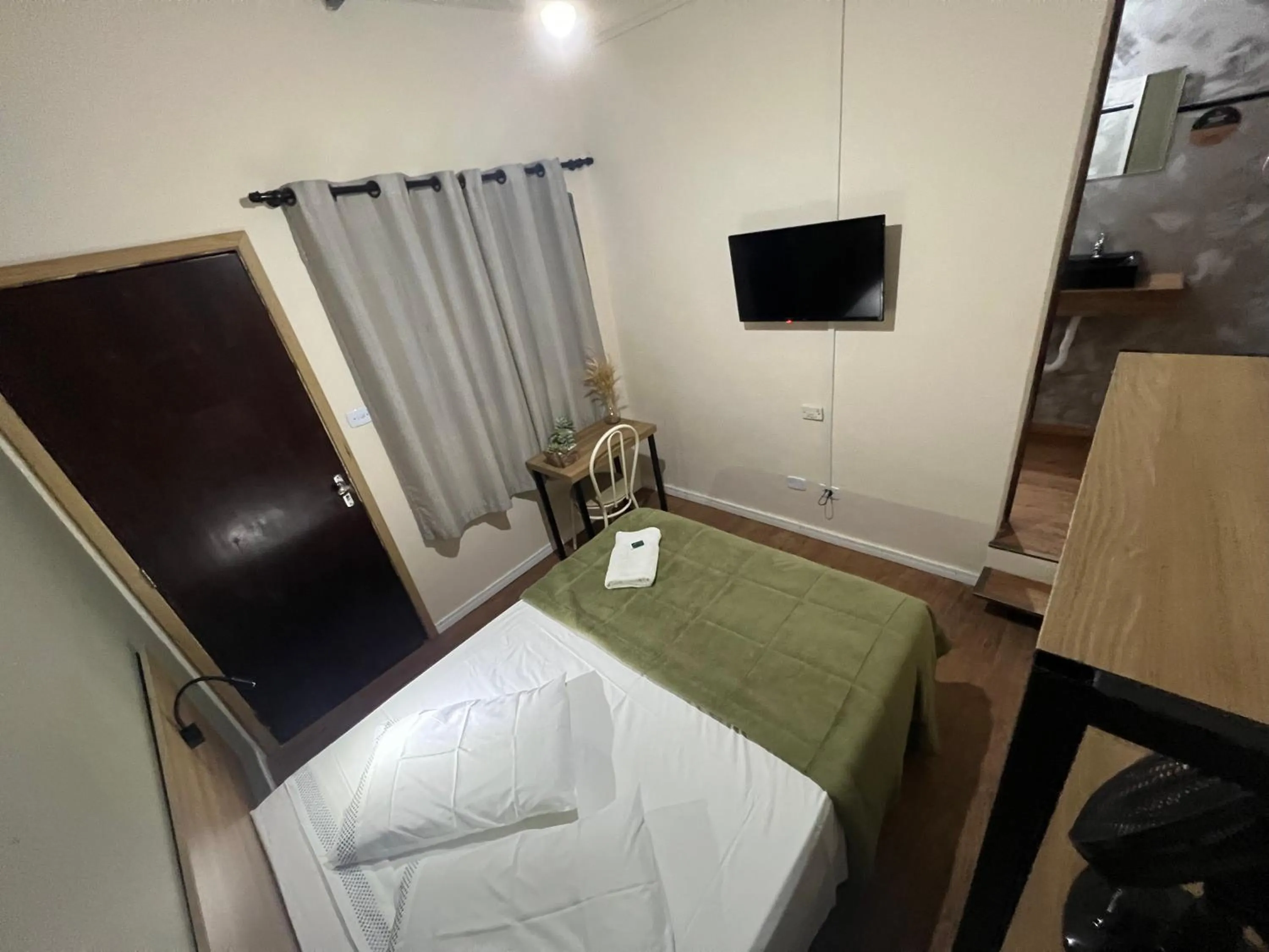 Bedroom, Bed in Hotel Elithi - O melhor custo benefício