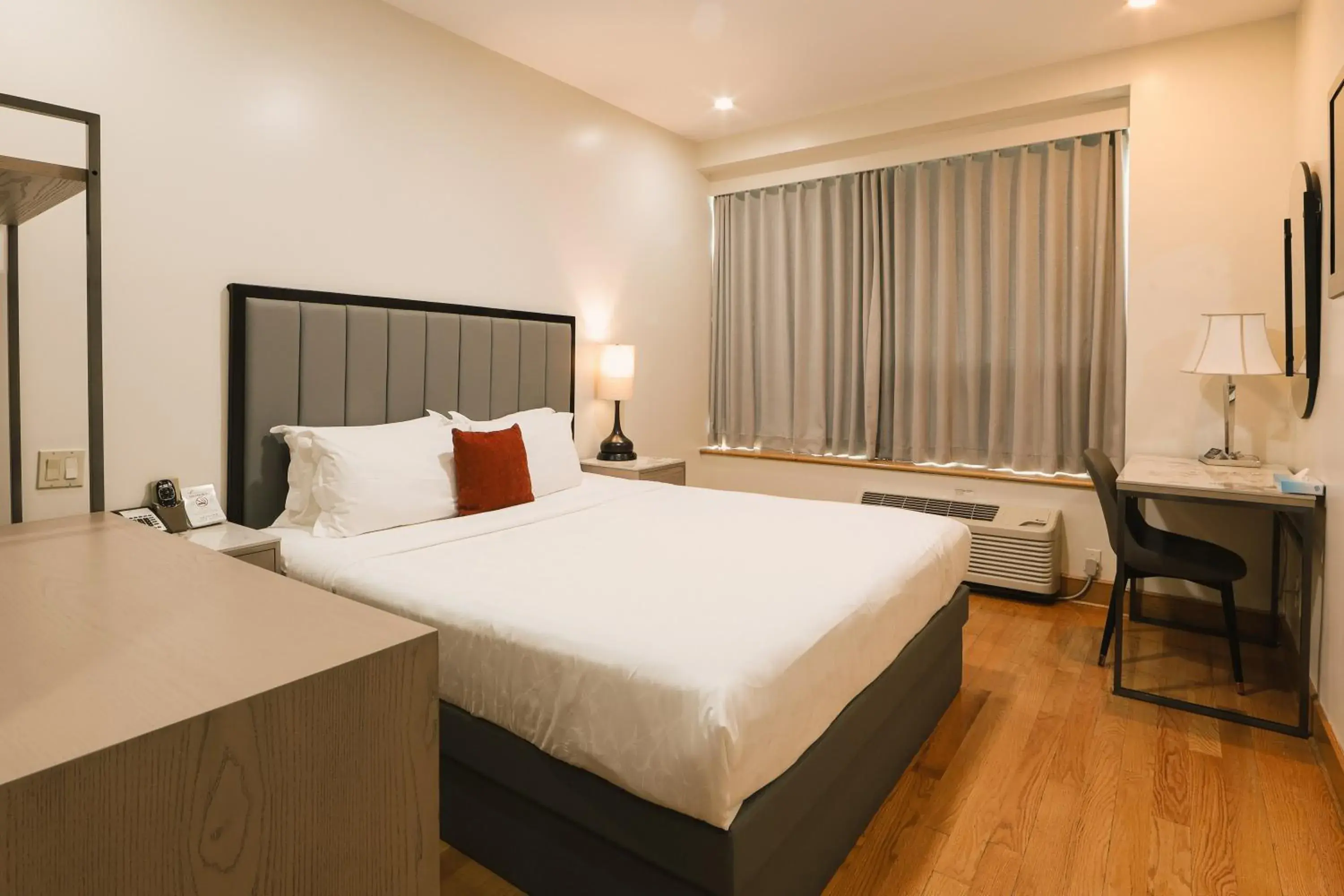 Bed in Asiatic Hotel - Flushing Bed in Asiatic Hotel - Flushing