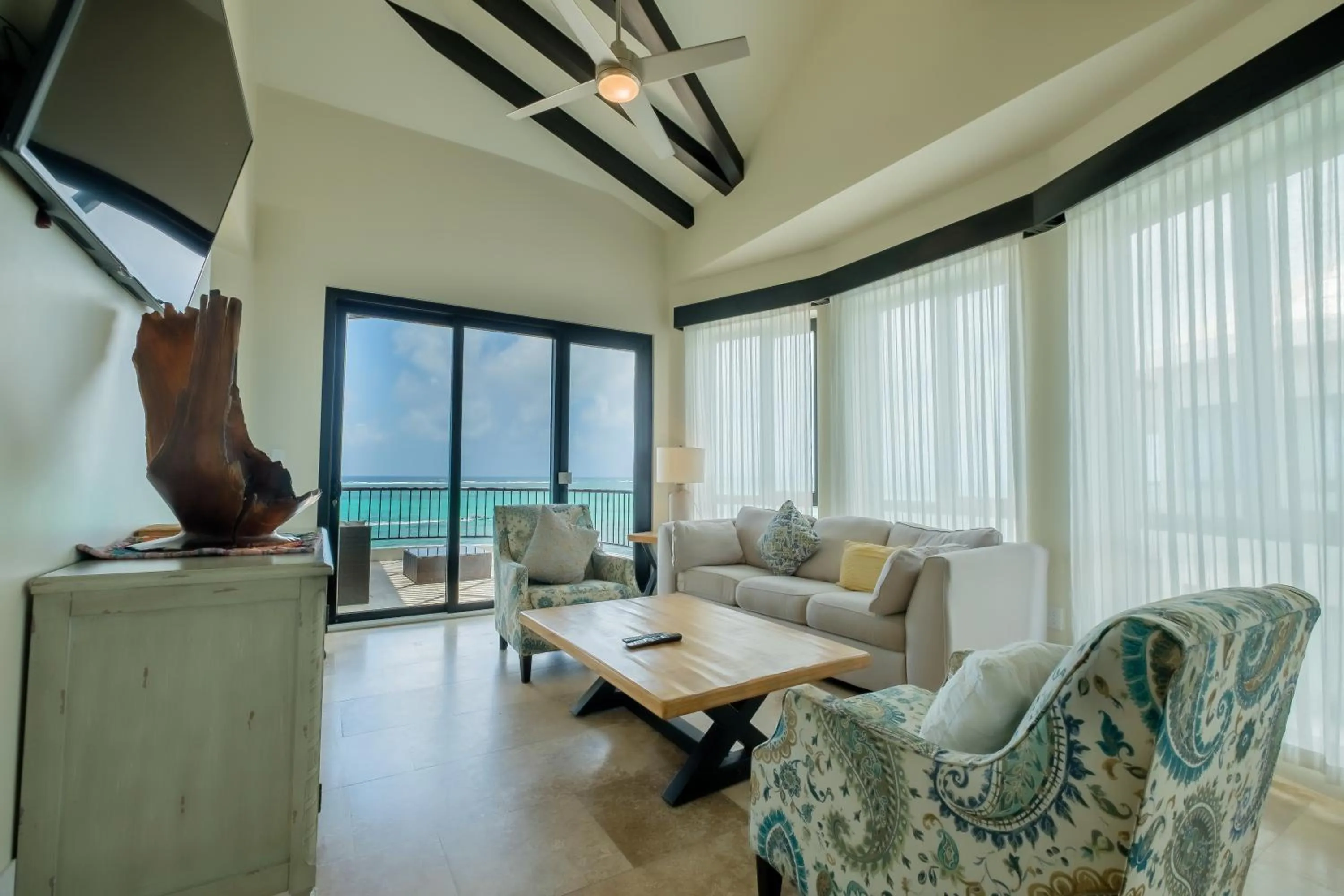 Living room in Diamante Beachfront Suites
