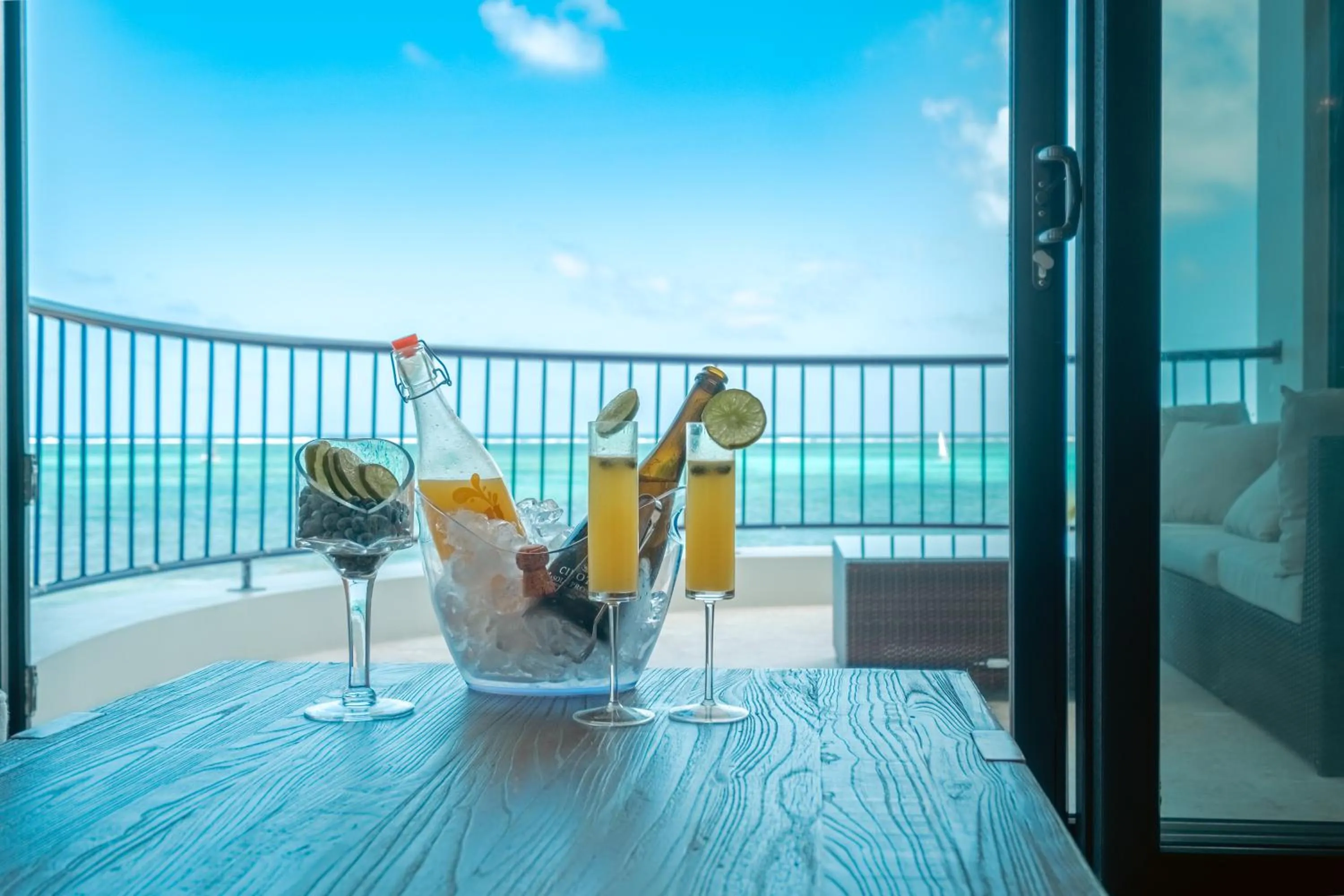 Food and drinks in Diamante Beachfront Suites