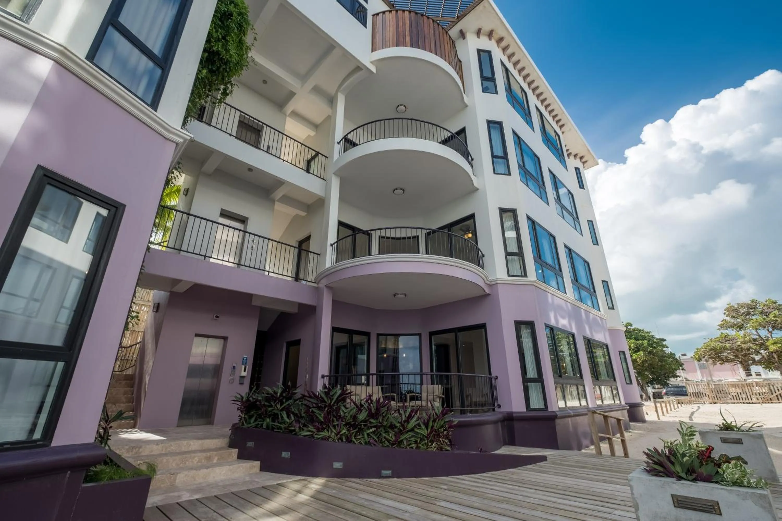 Property building in Diamante Beachfront Suites