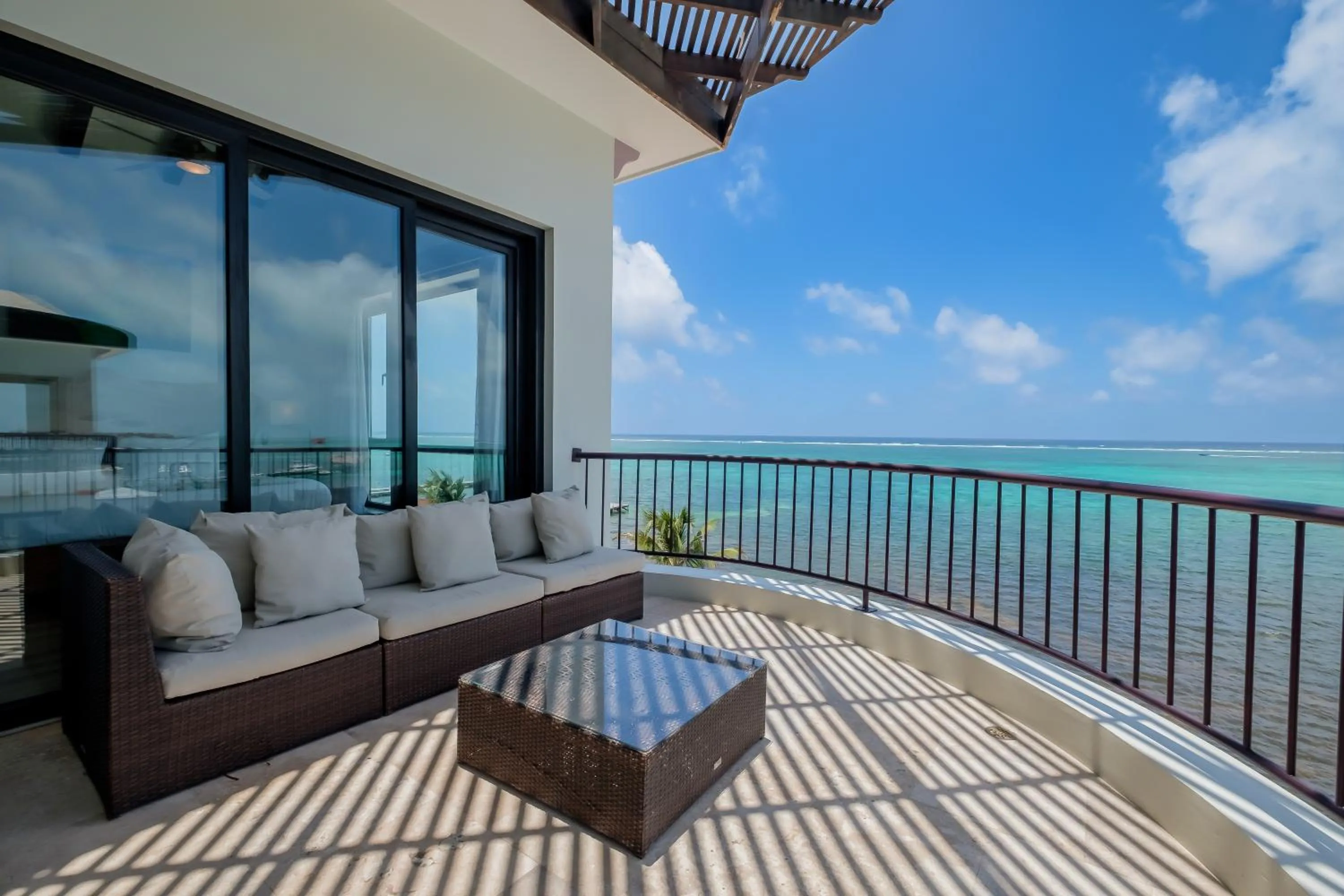 Balcony/Terrace in Diamante Beachfront Suites