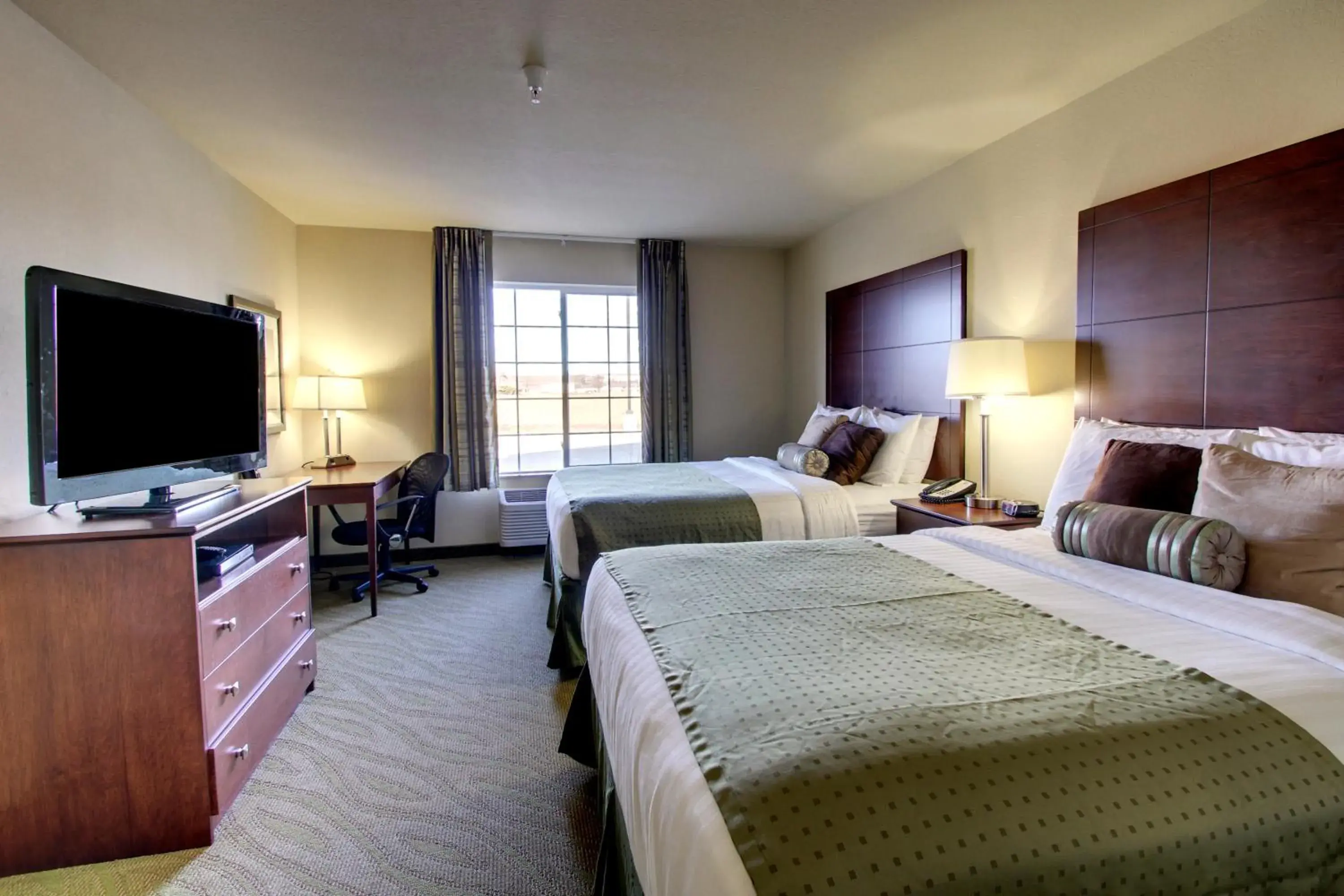 Queen Room - Disability Access in Cobblestone Hotel - Wayne Queen Room - Disability Access in Cobblestone Hotel - Wayne