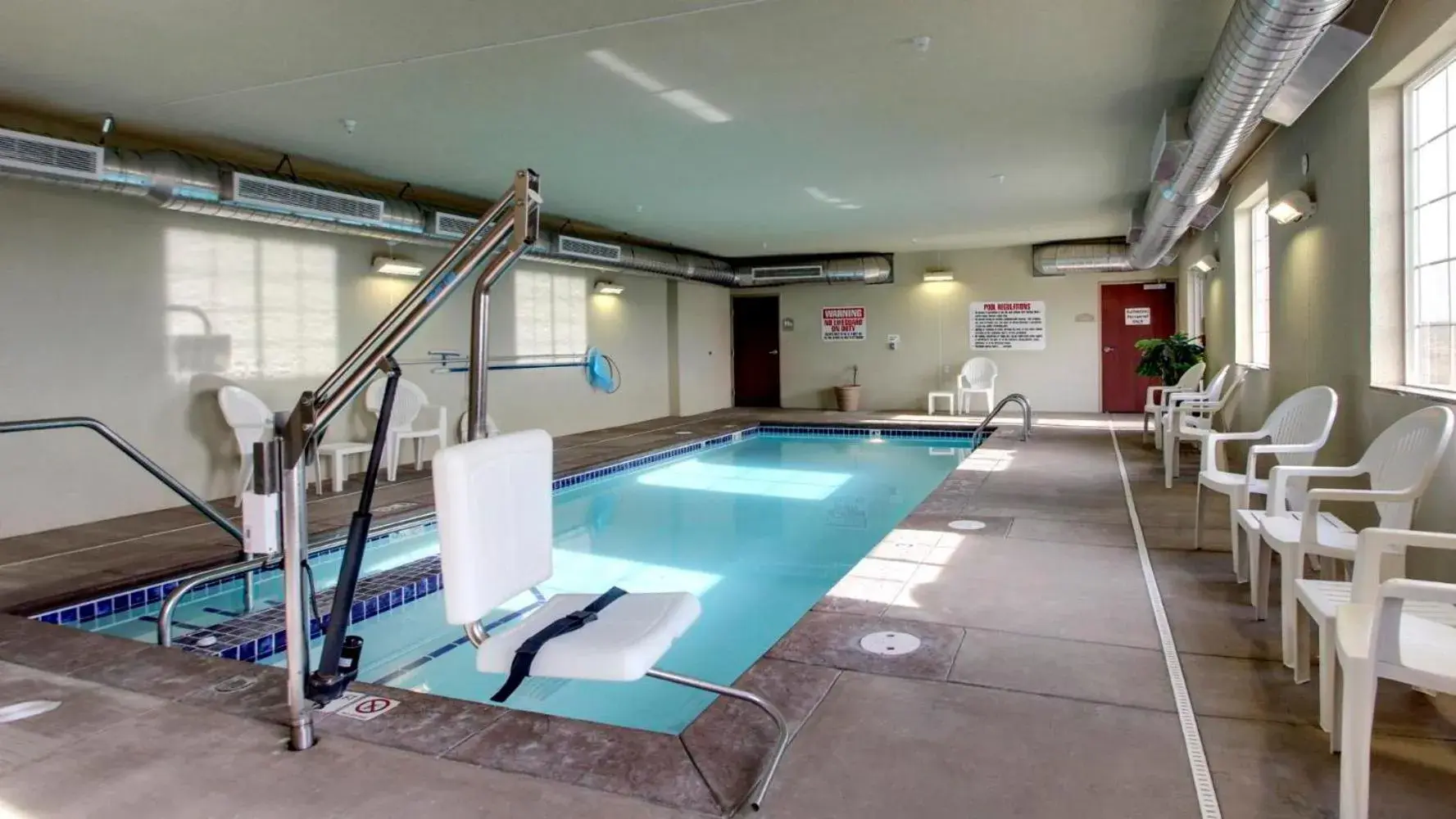 Swimming pool in Cobblestone Hotel - Wayne Swimming pool in Cobblestone Hotel - Wayne