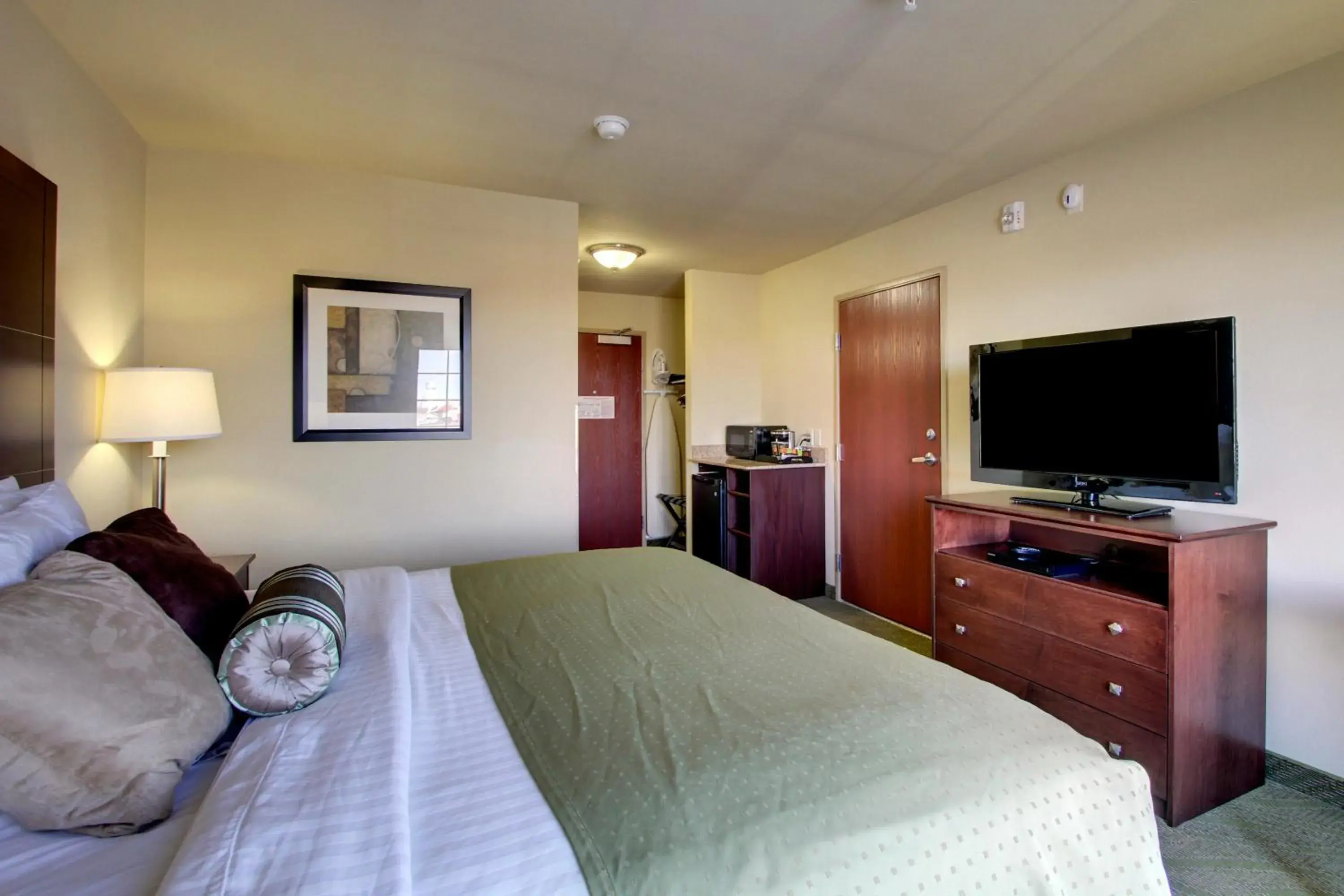 Bed in Cobblestone Hotel - Wayne Bed in Cobblestone Hotel - Wayne