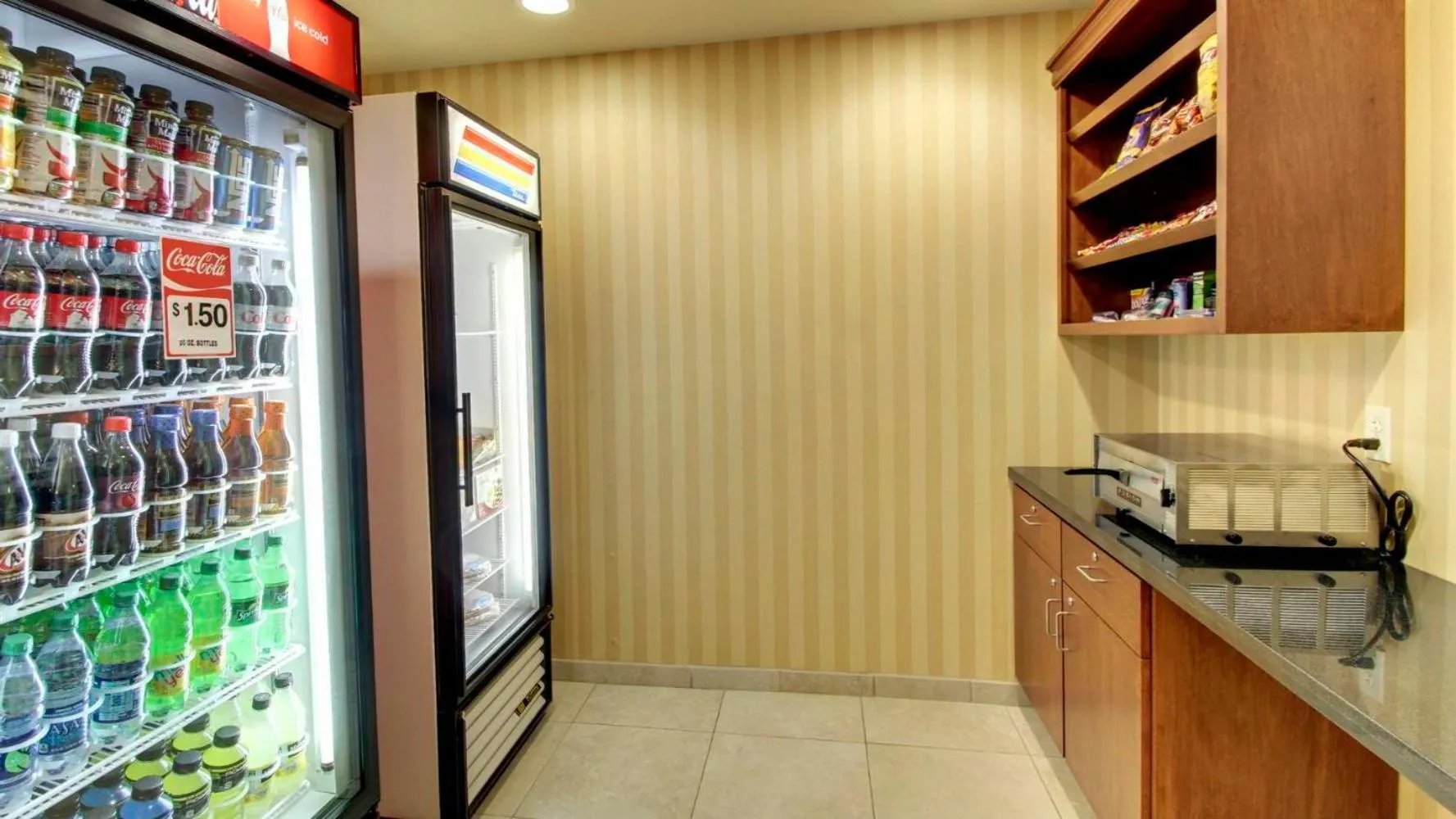 Food and drinks in Cobblestone Hotel - Wayne