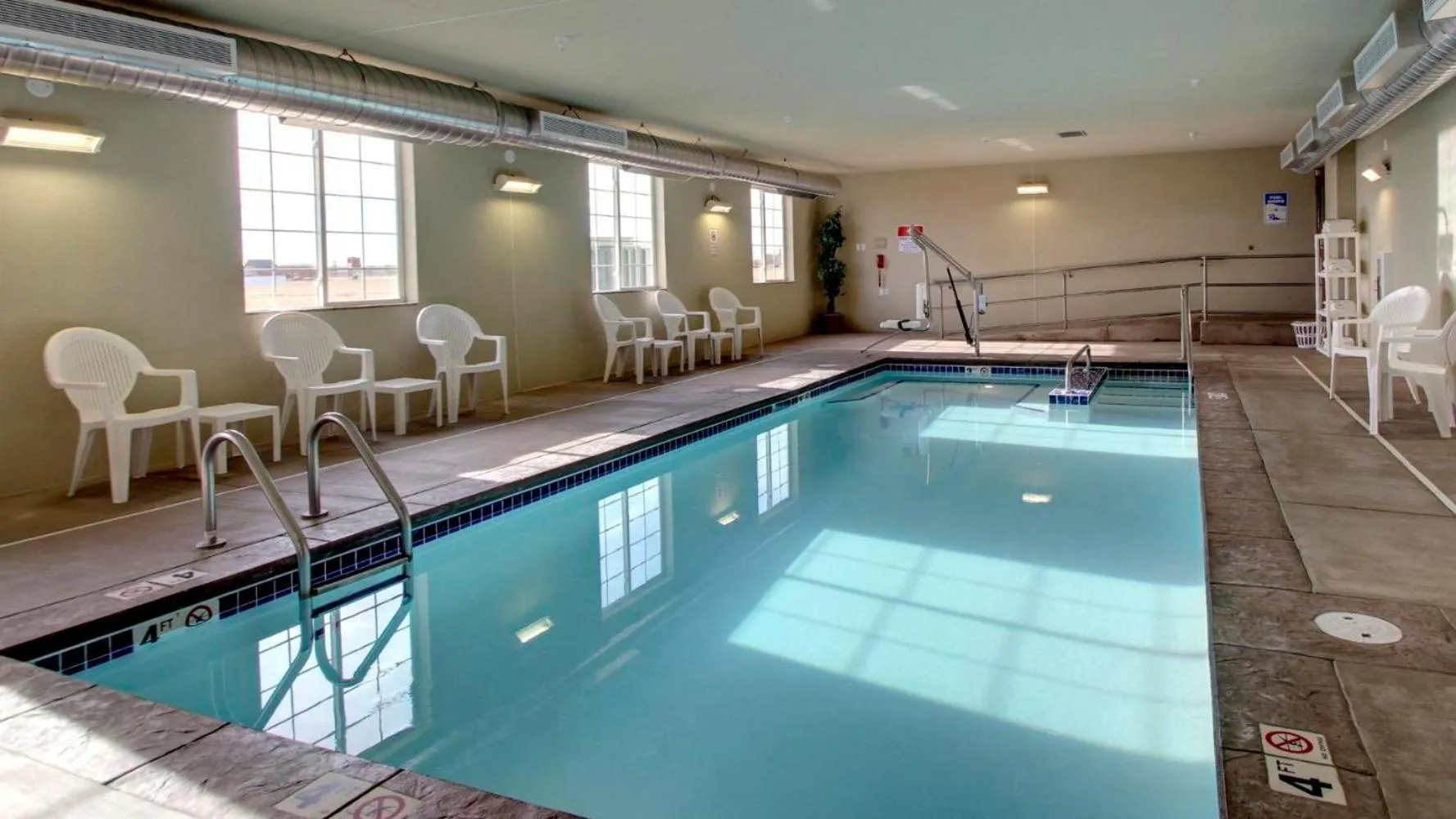 Swimming pool in Cobblestone Hotel - Wayne