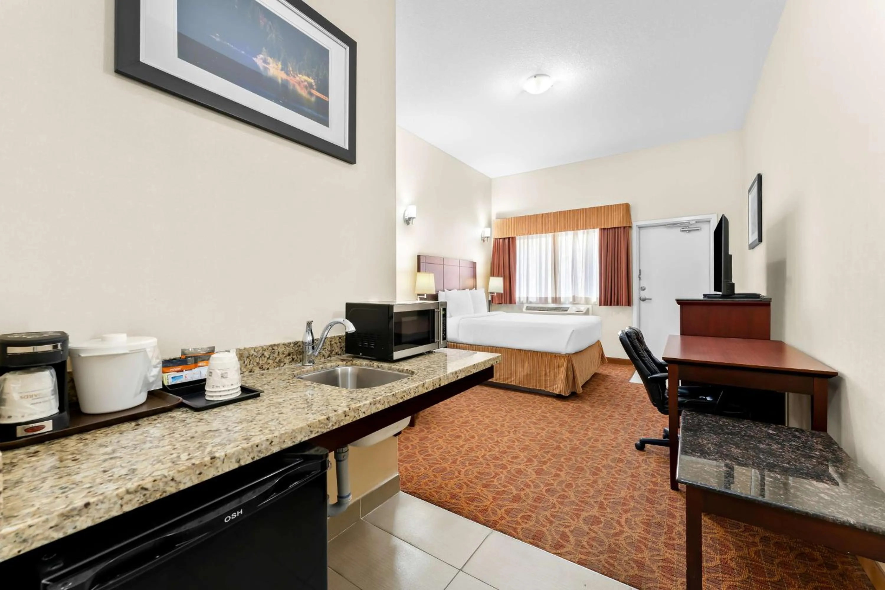 Bedroom in Best Western Williams Lake