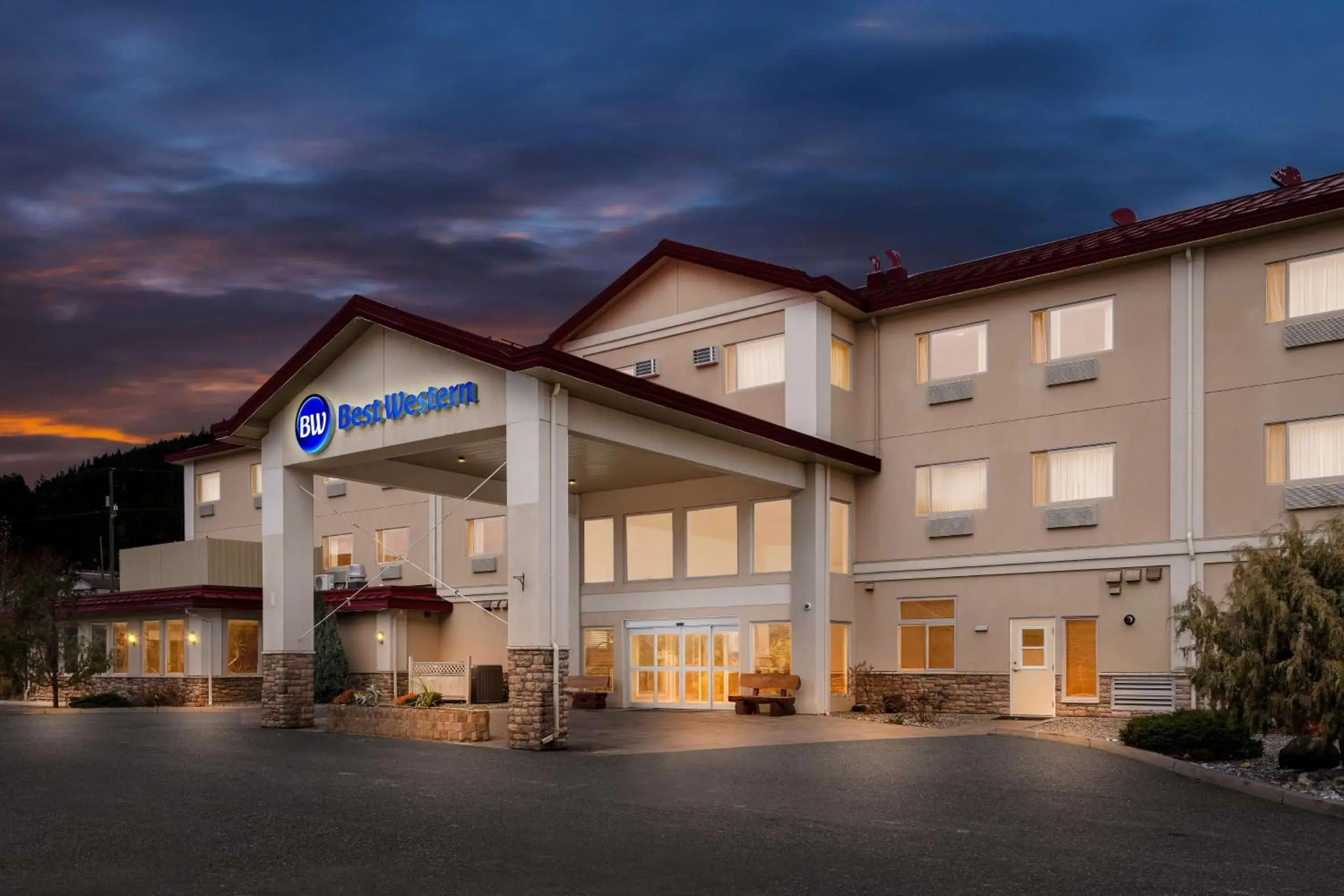 Property building in Best Western Williams Lake Property building in Best Western Williams Lake